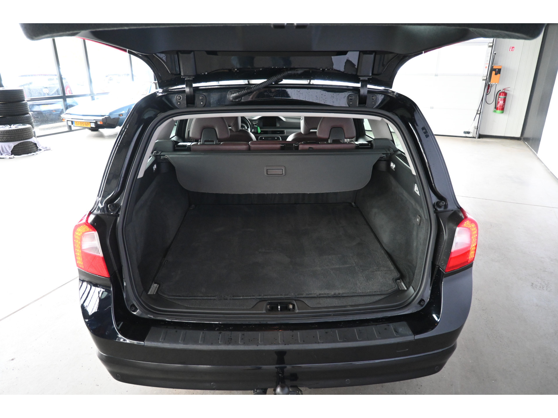Volvo V70 1.6 T4 Limited Edition Automaat Clima Navigatie Schuif/Kanteldak Goed Onderhouden! Inruil Mogelijk!
