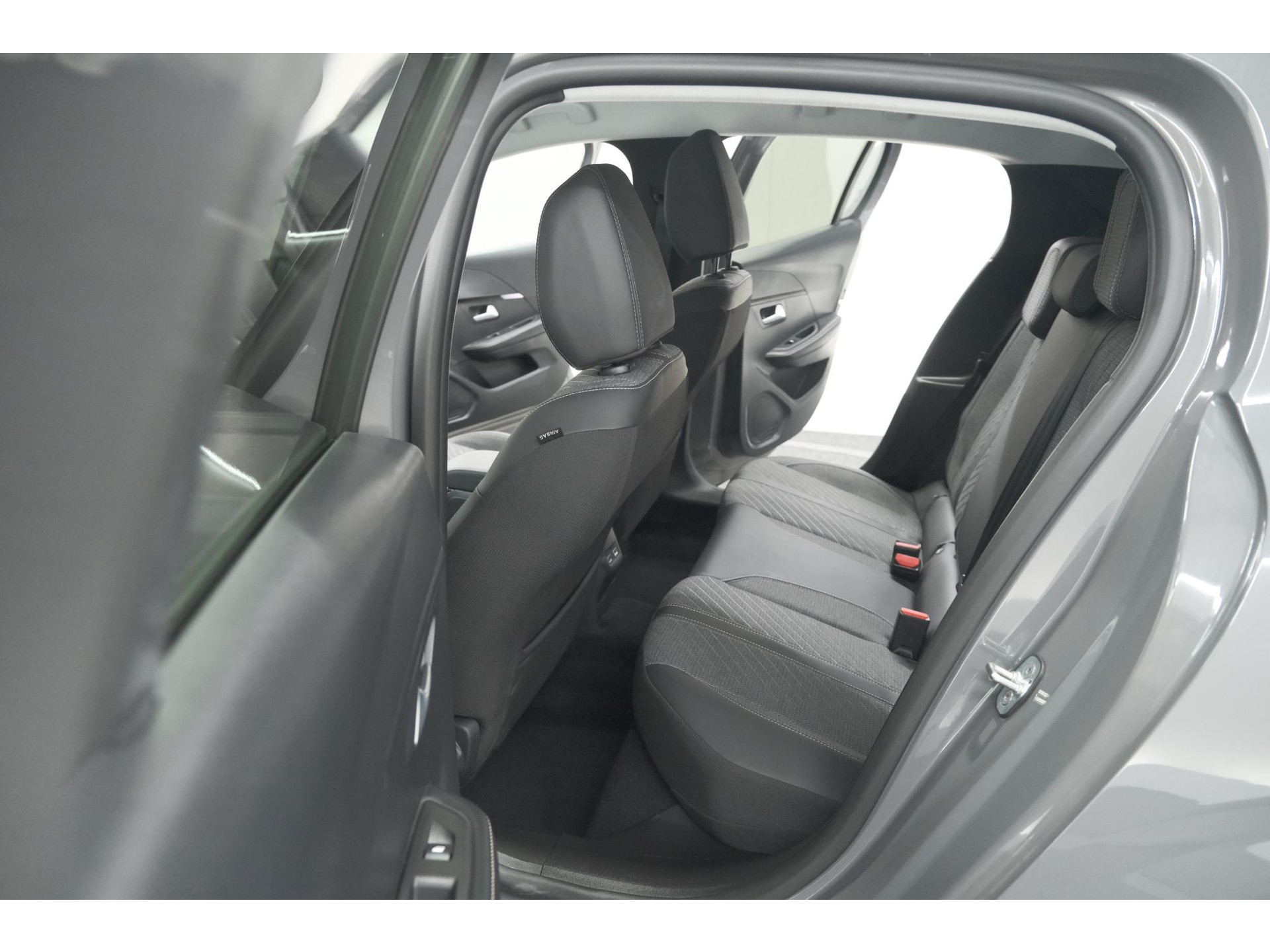 Peugeot 208 Hybrid 110 e-DCS6 Allure | Stoelverwarming | Apple Carplay | Parkeersensoren