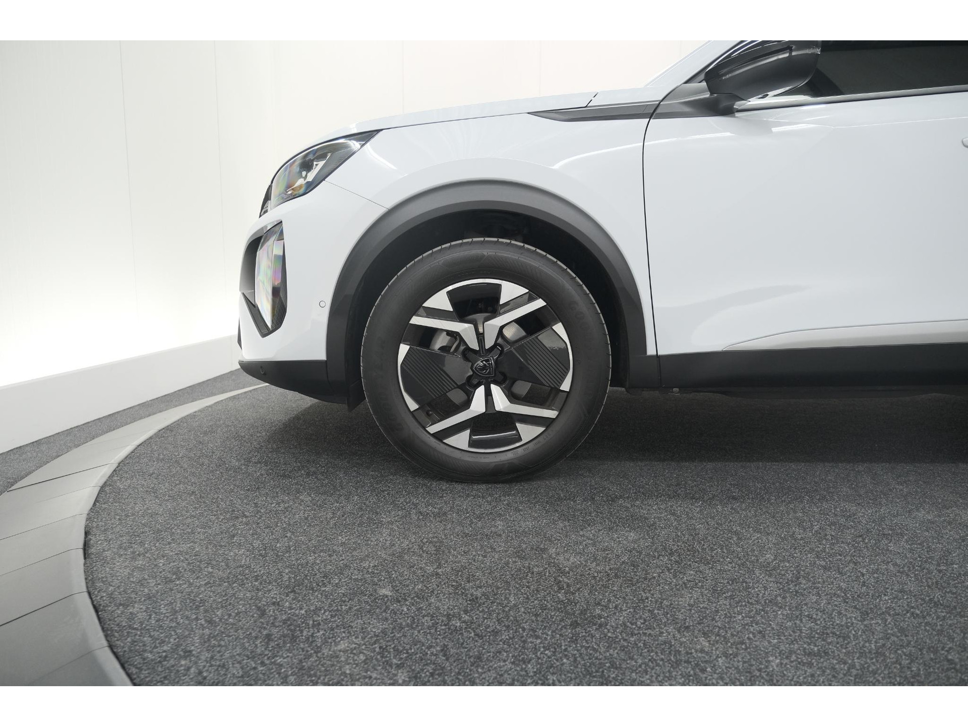 Peugeot 2008 PureTech 100 Allure | 360 Camera | Dodehoekdetectie | Navigatie | Apple Carplay