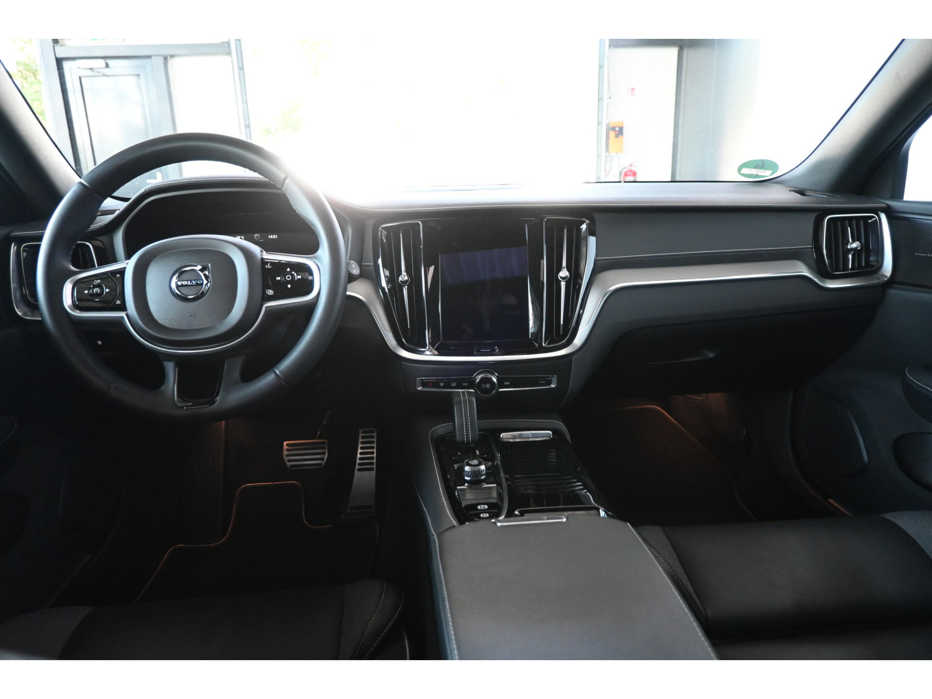 Volvo V60 2.0 T8 Plug-in hybrid AWD Plus Bright Panoramdak Stoelverwarming Carplay Led Adaptieve Cruise  Clima Lane Assist Camera 100% Onderhouden! Inruil Mogelijk!