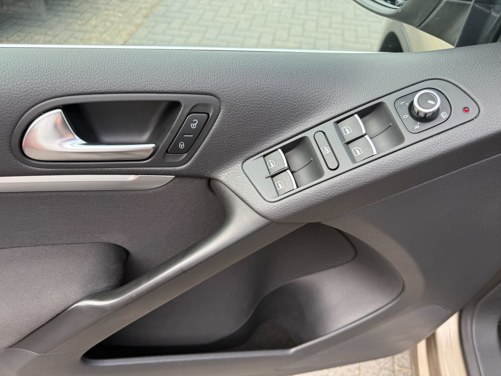 Volkswagen Tiguan 1.4 TSI Sport&Style | 1E EIGENAAR | 3/6/12MND GARANTIE | NAVI | PDC | 160 PK | LAGE KM |