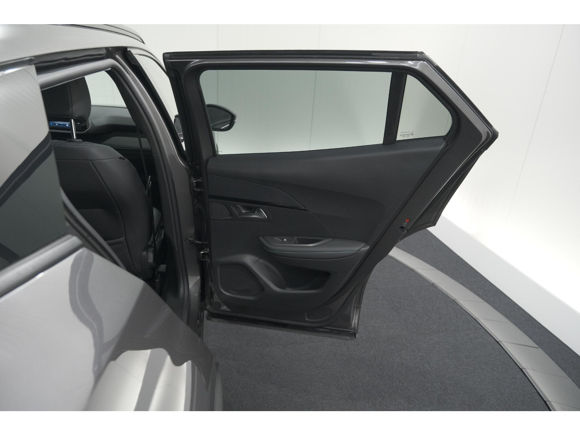 Peugeot 2008 PureTech 130 EAT8 Allure Pack | Trekhaak | Camera | Navigatie | Parkeersensoren