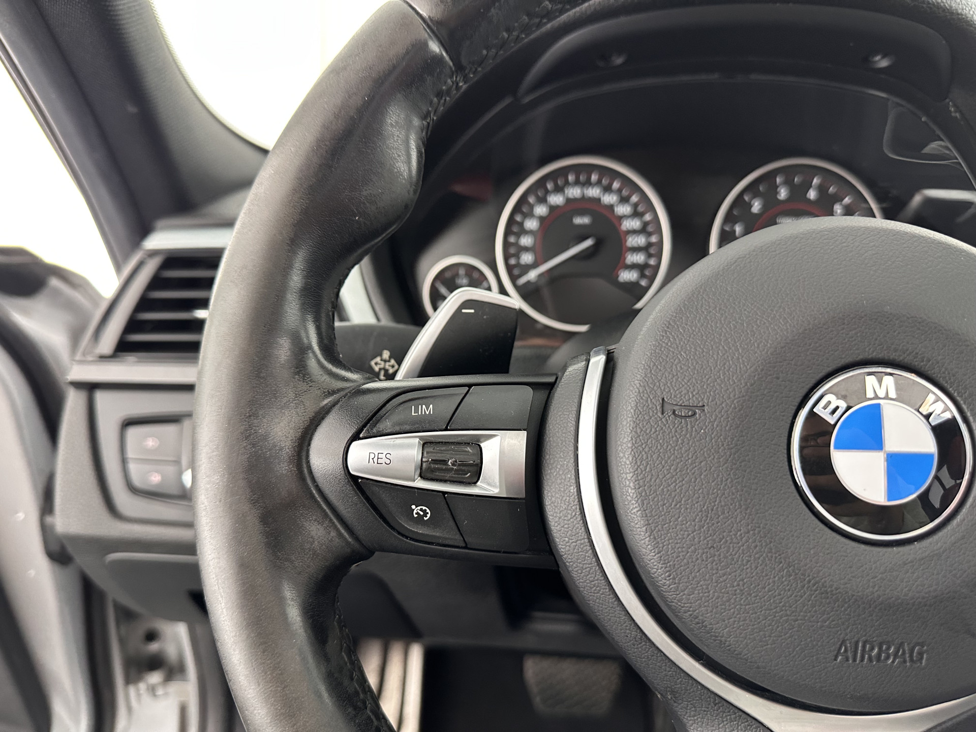 BMW 3-serie 328i High Executive M-Sport-Pack Aut *PANO | LEATHER | BI-XENON | HEATED-SPORTSEATS | SHIFT-PADDLES | HIFI-SOUND | MEMORY-PACK | KEYLESS | NAVI-FULLMAP | ECC | PRIVACY-GLASS | PDC | CRUISE | 19''ALU*