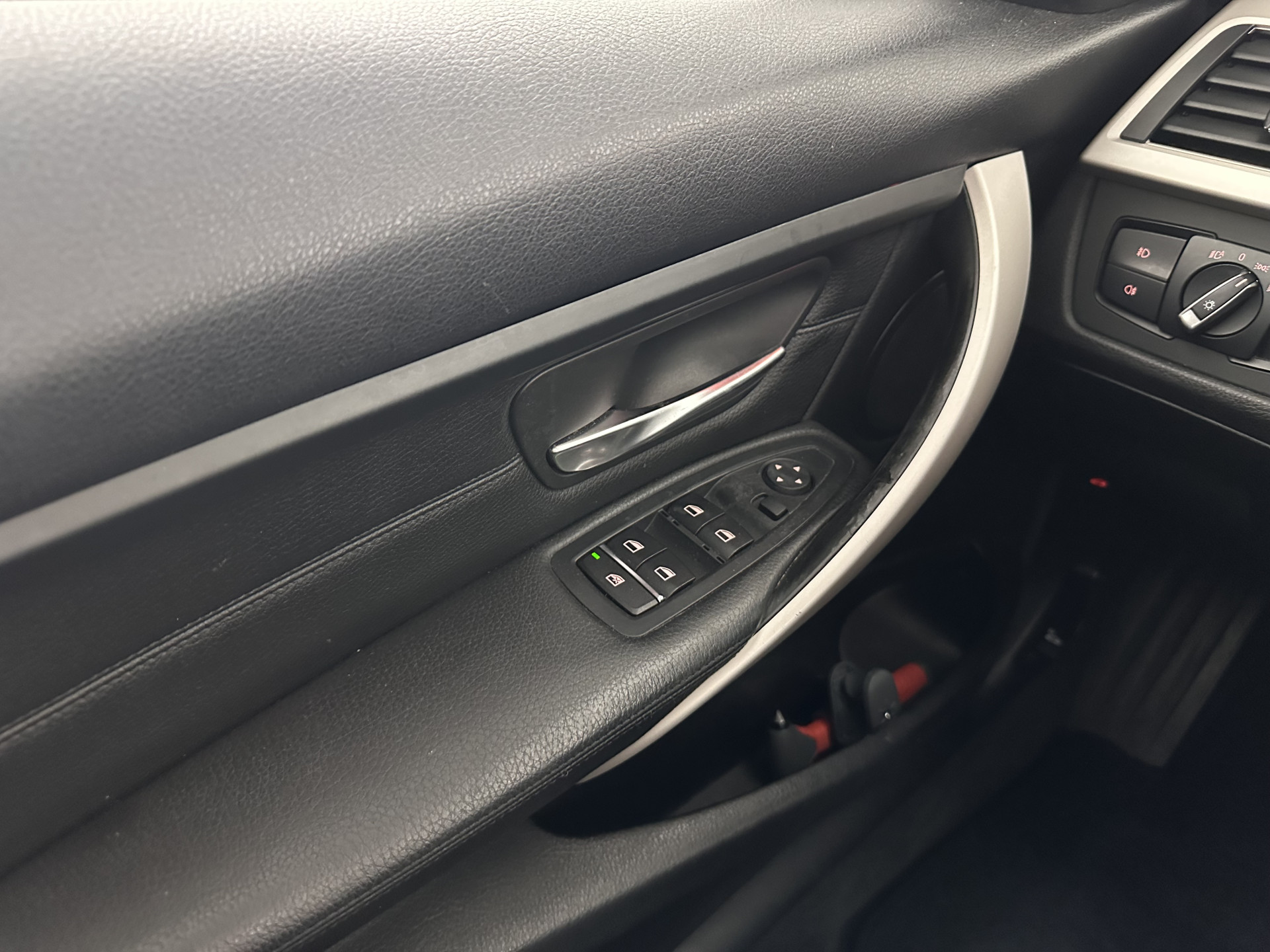 BMW 3-serie Touring 320d EDE Corporate Lease Essential Aut. *PANO | FULL-LEATHER | FULL-LED | NAVI-FULLMAP | HEATED-COMFORTSEATS | HIFI-SOUND | ECC | PDC | CRUISE | 16''ALU*