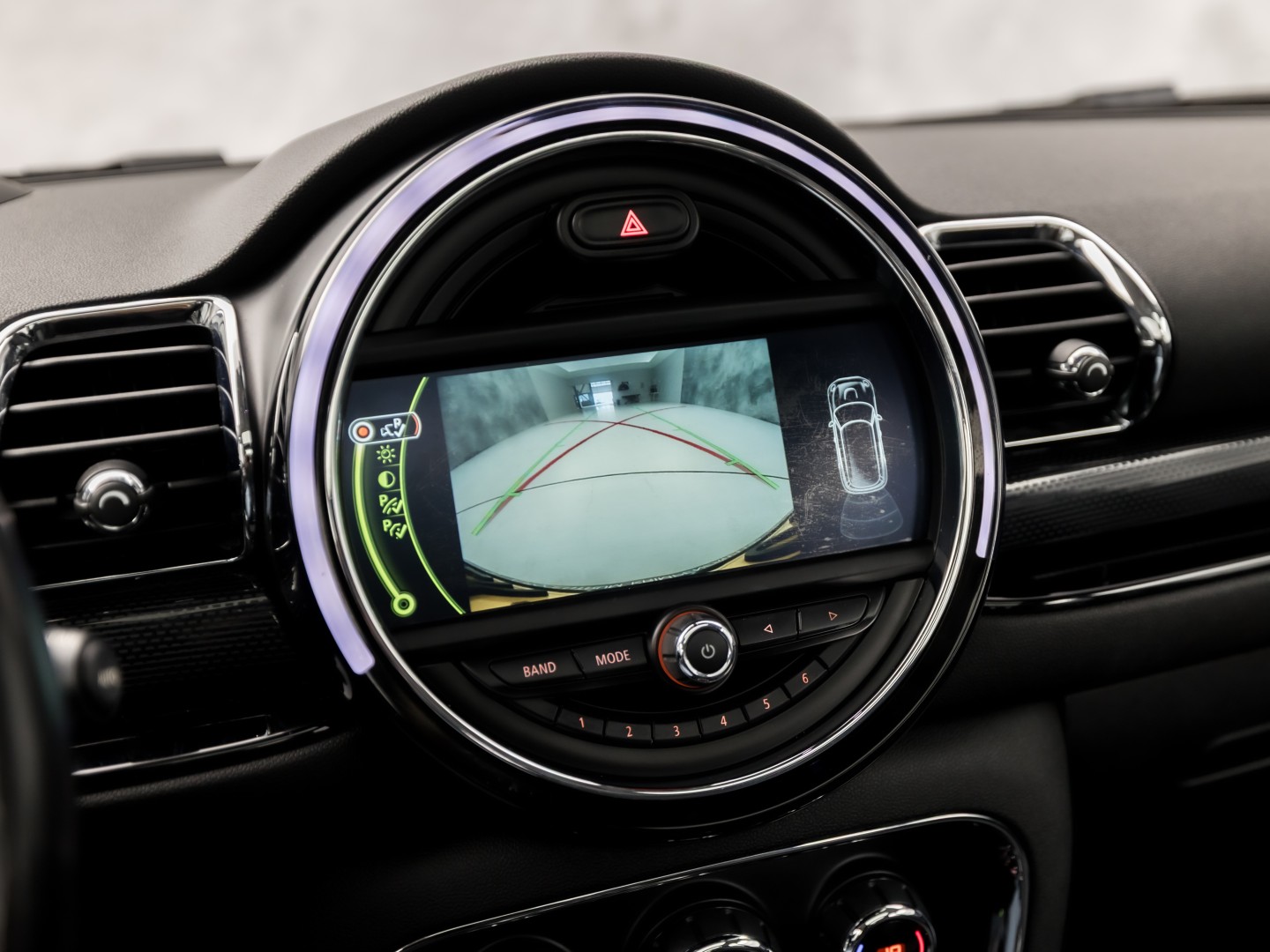 MINI Clubman 2.0 Cooper S Chilli 192Pk Automaat (PANORAMADAK, GROOT NAVI, MEMORY SEAT, LEDER, HARMAN/KARDON, CAMERA, STOELVERWARMING, LED KOPLAMPEN, NIEUWSTAAT)