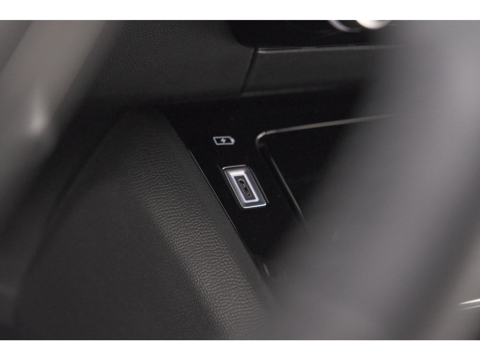 Peugeot 2008 PureTech 100 Allure | Allseason Banden | 360 Camera | Adaptieve Cruise Control | Dodehoekdetetie | Navigatie