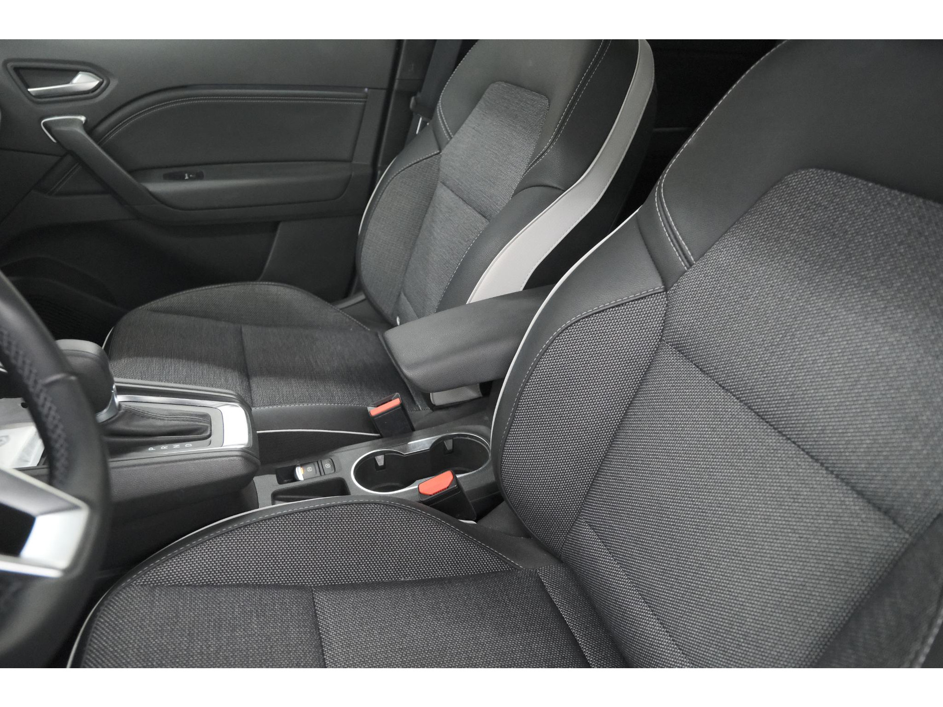 Renault Captur Mild Hybrid 140 EDC Techno | 360 Camera | 9.3 Inch Navigatie | Apple Carplay | 18 Inch Lichtmetalen Velgen