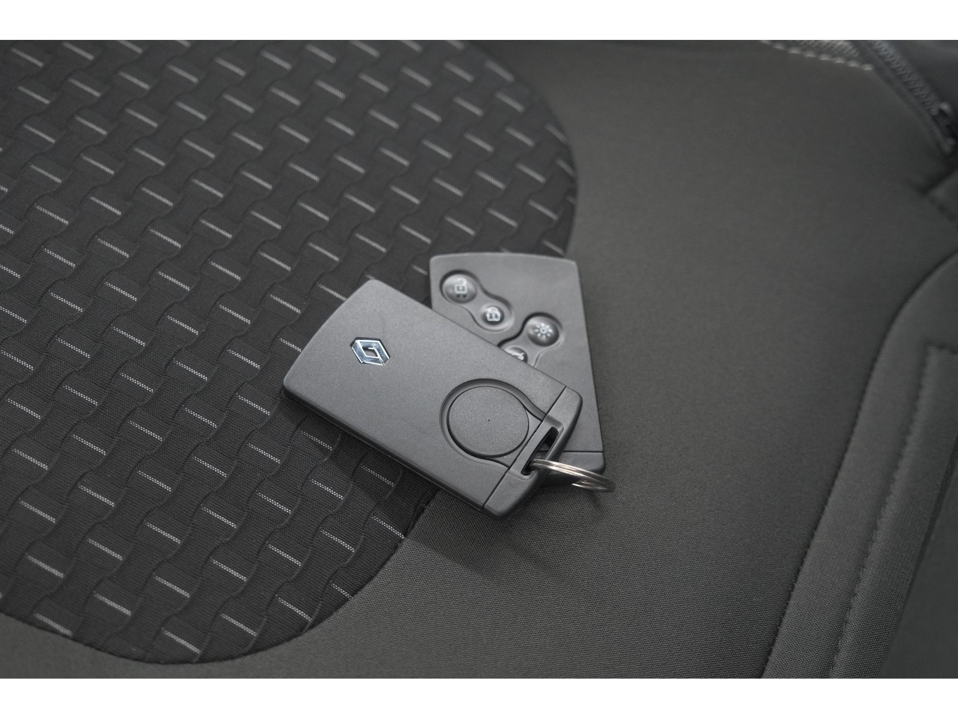 Renault Captur TCe 120 EDC Intens | Trekhaak | Camera | Navigatie | Parkeersensoren