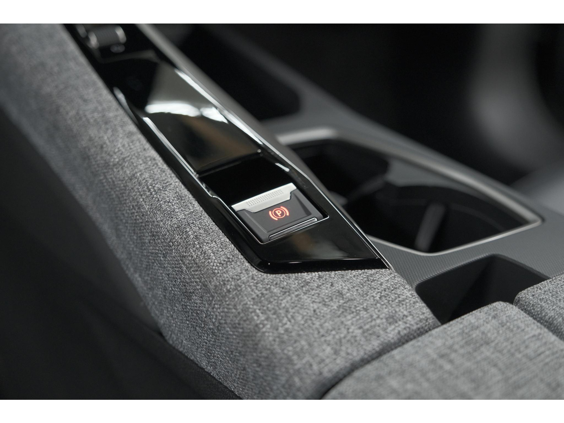 Peugeot 5008 1.2 Hybrid 136 e-DCS6 Allure | 7 Zitplaatsen | Camera | Stoelverwarming | Navigatie