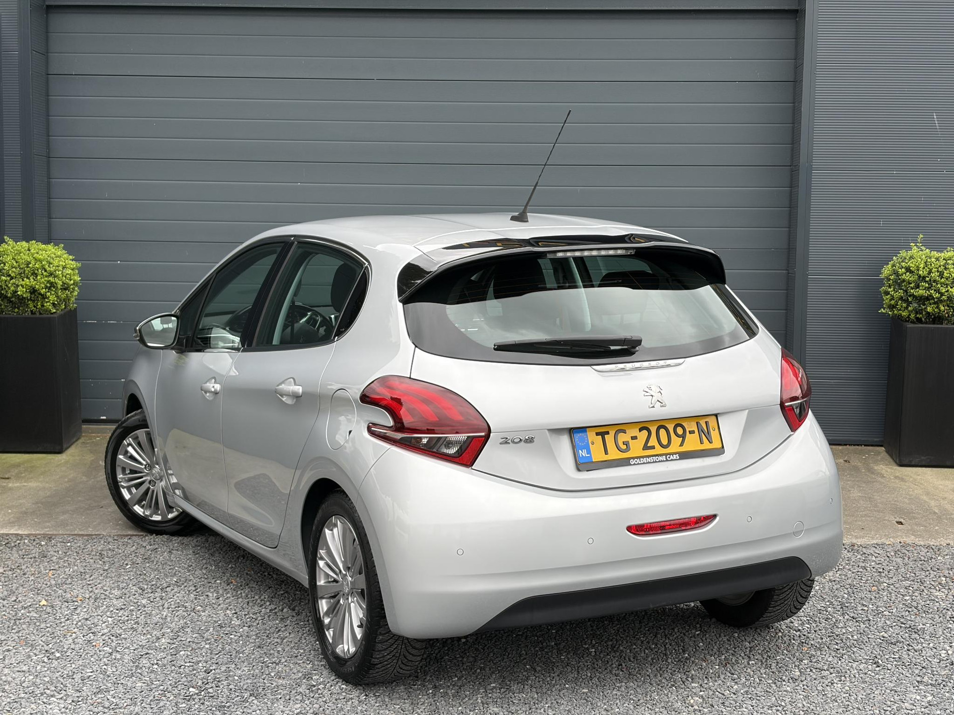 Peugeot 208 1.2 PureTech Blue Lease Executive ✓Dealer Onderhouden✓2e Eigenaar✓Navi✓Carplay✓Clima✓Cruise✓Pdc✓5 Deurs✓16'' Lm velgen✓N.A.P✓Apk tot 09-2027