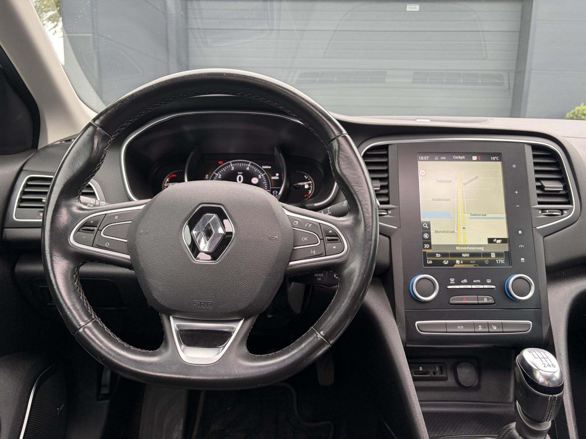 Renault Mégane Estate 1.2 TCe Bose ✓2 Eigenaar✓Pano✓Camera✓Net beurt gehad✓Navi✓Keyless✓Clima✓Cruise✓Leder✓131pk✓Pdc V+A✓6 Bak✓Rijstrooksensor✓Dodehoeksensor✓17'' Lm velgen✓N.A.P✓Apk tot 09-2027