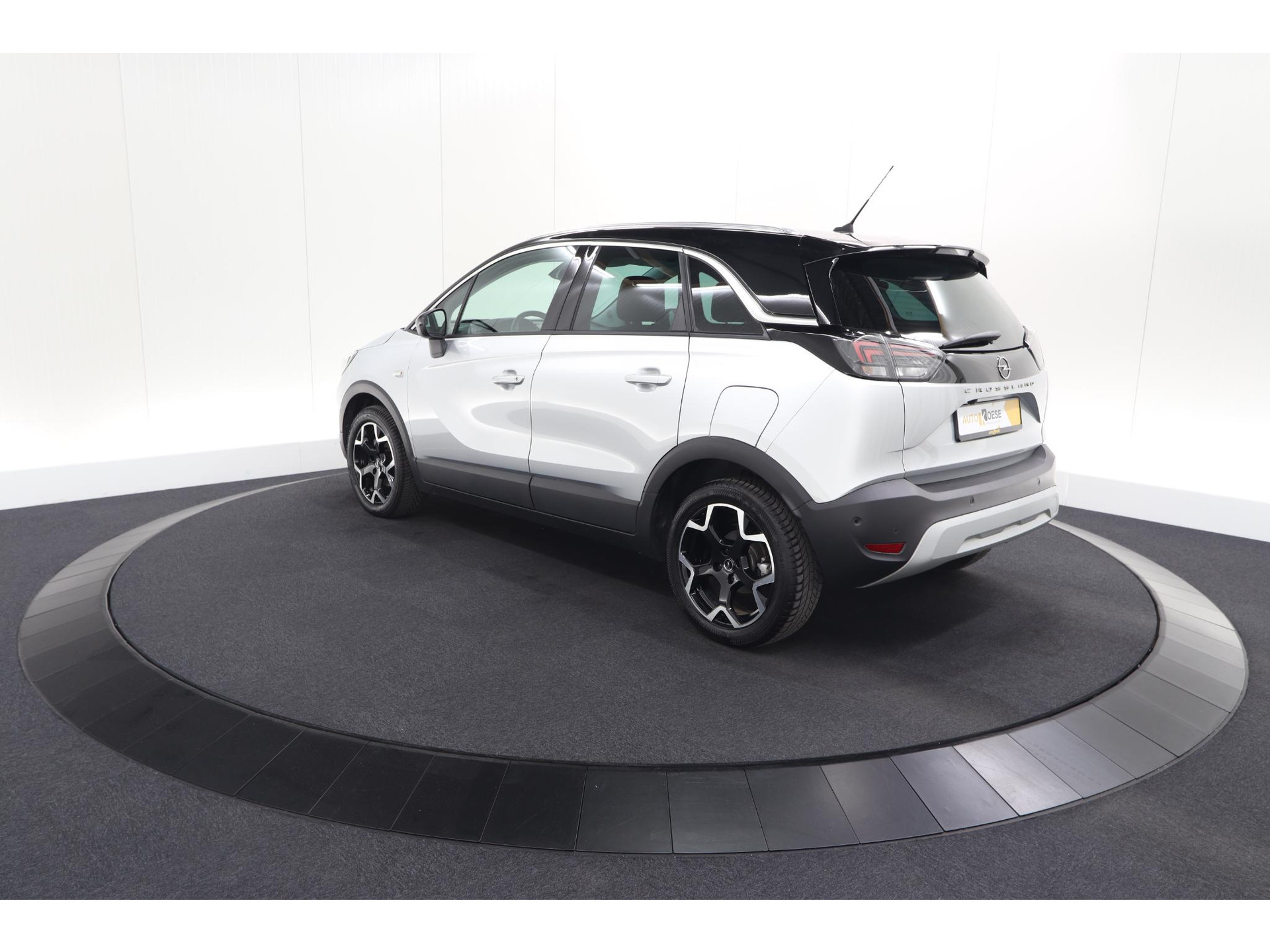 Opel Crossland 1.2 Turbo Ultimate | Camera | Dodehoekdetectie | Comfort Pakket | Apple Carplay