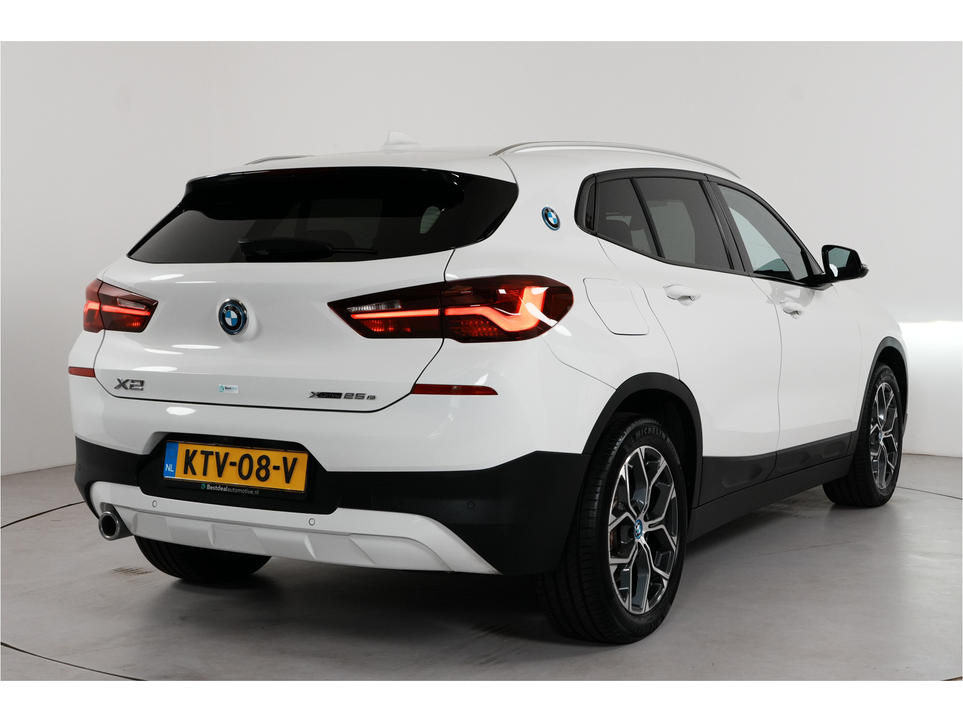 BMW X2 xDrive25e PHEV 220 pk | SOH 92% | M Sport int. | Adaptive Cruise  | Camera |
