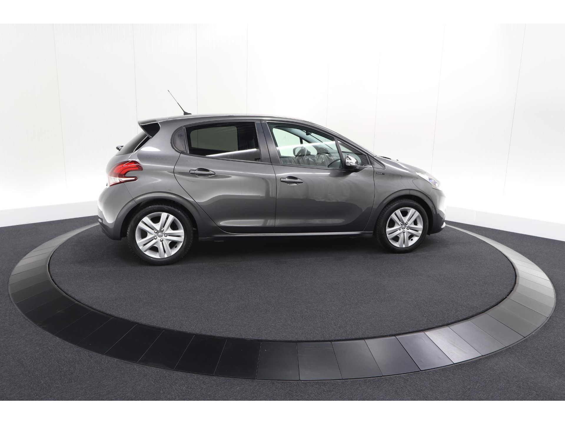 Peugeot 208 PureTech 82 Signature | Parkeersensoren | Apple Carplay | Navigatie