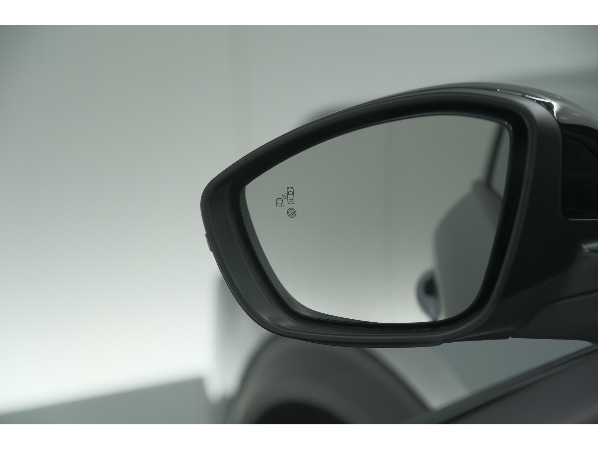 Peugeot e-2008 EV GT 50 kWh | 3 Fase | 360 Camera | Adaptieve Cruise Control | Dodehoekdetectie