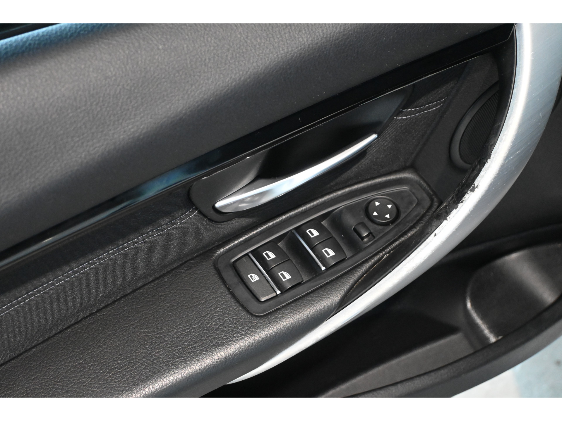 BMW 3-serie Touring 318i Luxury Clima Navigatie LED Panoramadak 18'Inch Goed Onderhouden! Inruil Mogelijk!
