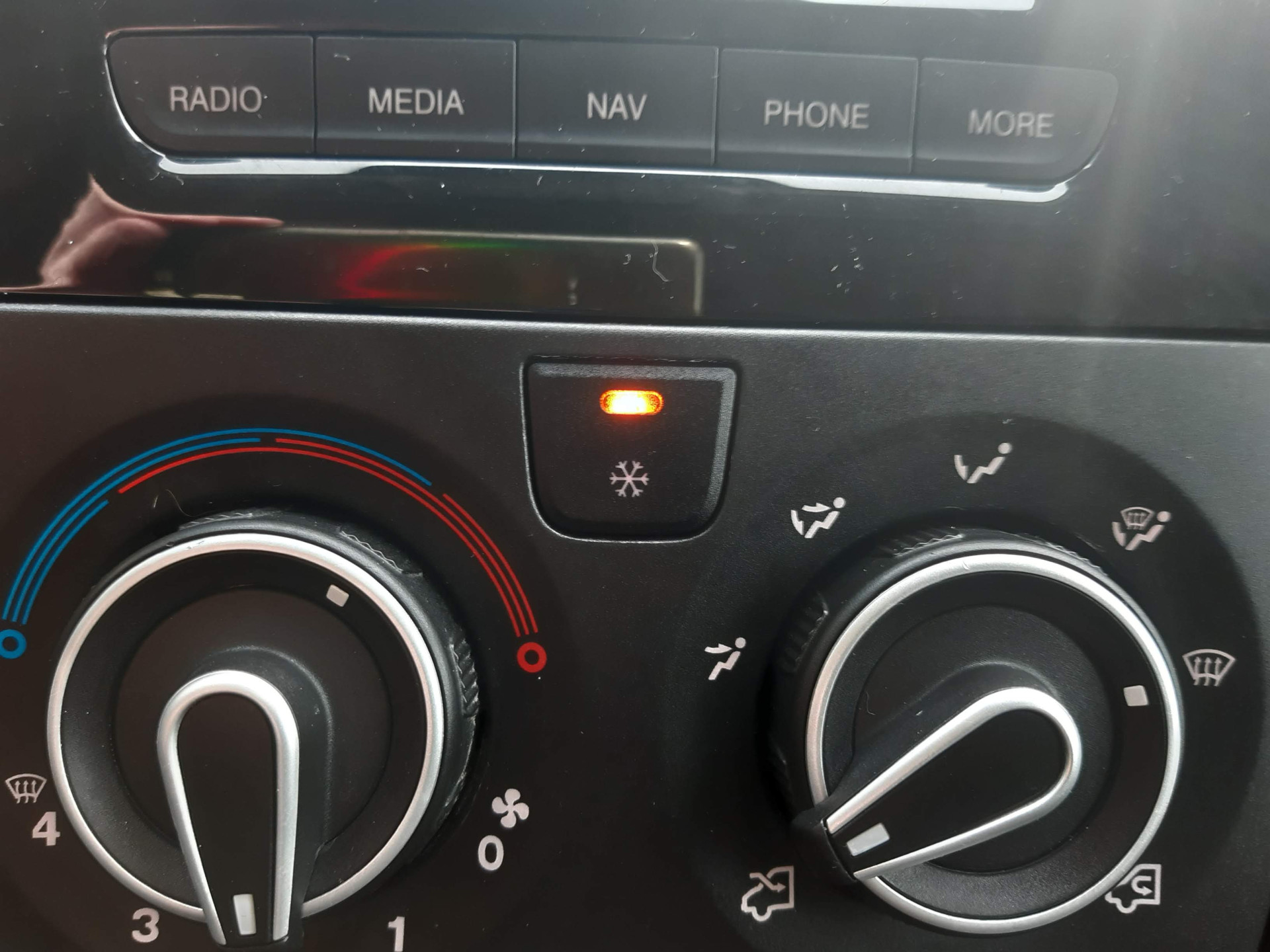 Peugeot Boxer 2.2 BlueHDi 140 Pk L2H2 Airco Cruise control Navigatie
