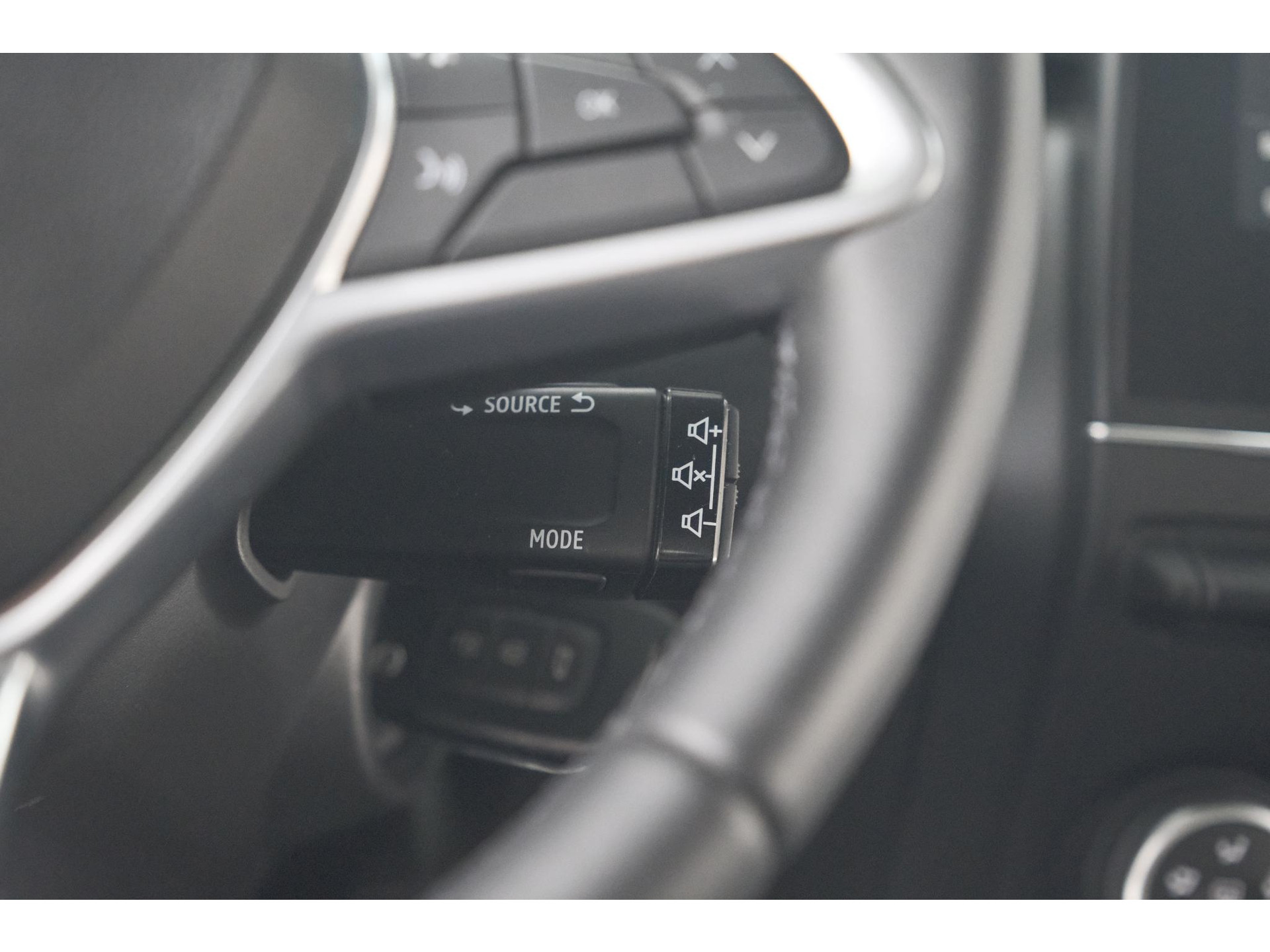 Renault Clio TCe 90 Equilibre | Parkeersensoren | Apple Carplay | Cruise Control