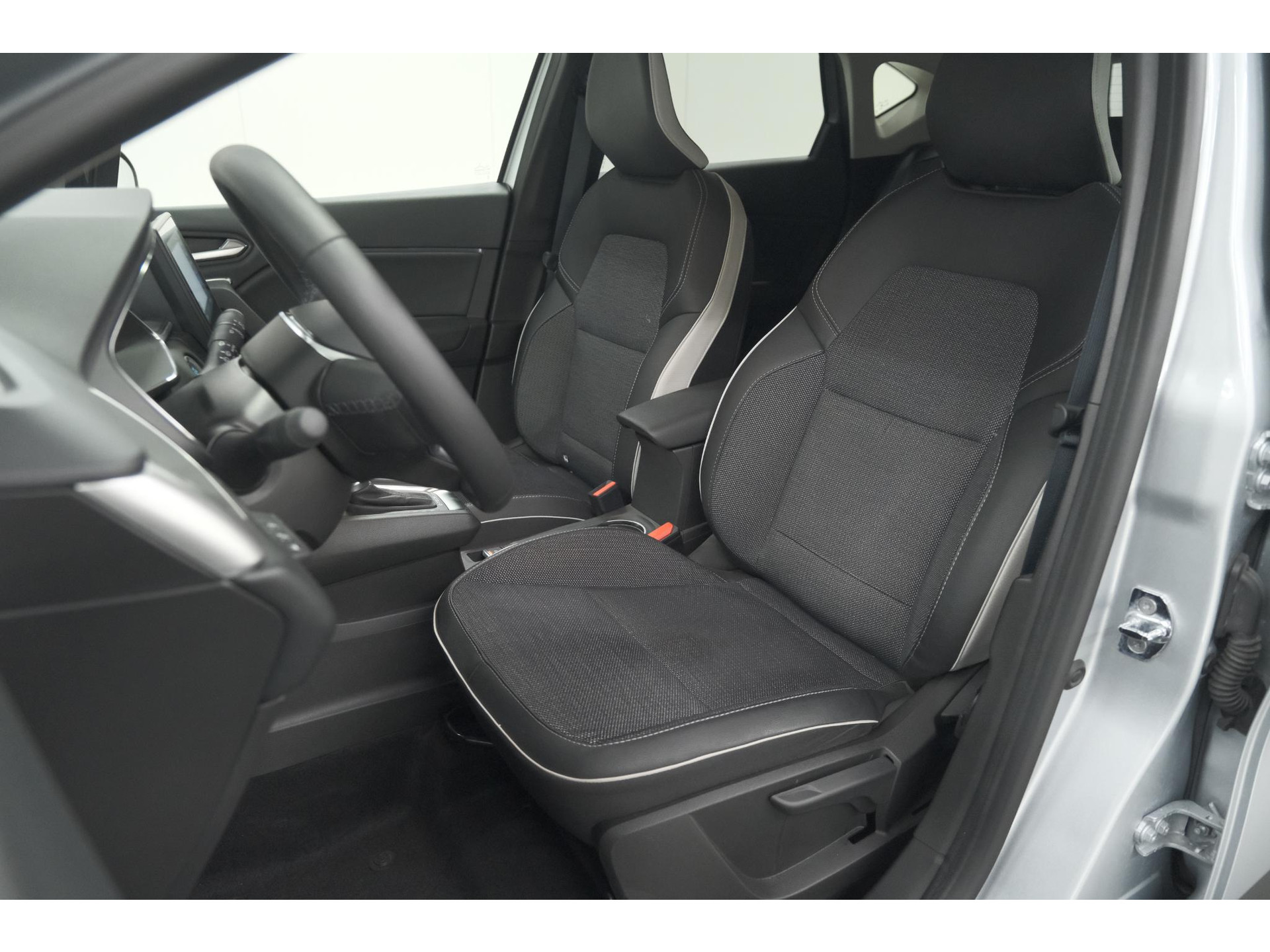 Renault Captur 1.6 E-Tech full hybrid 145 techno | Camera | Parkeersensoren | Climate control | Keyless