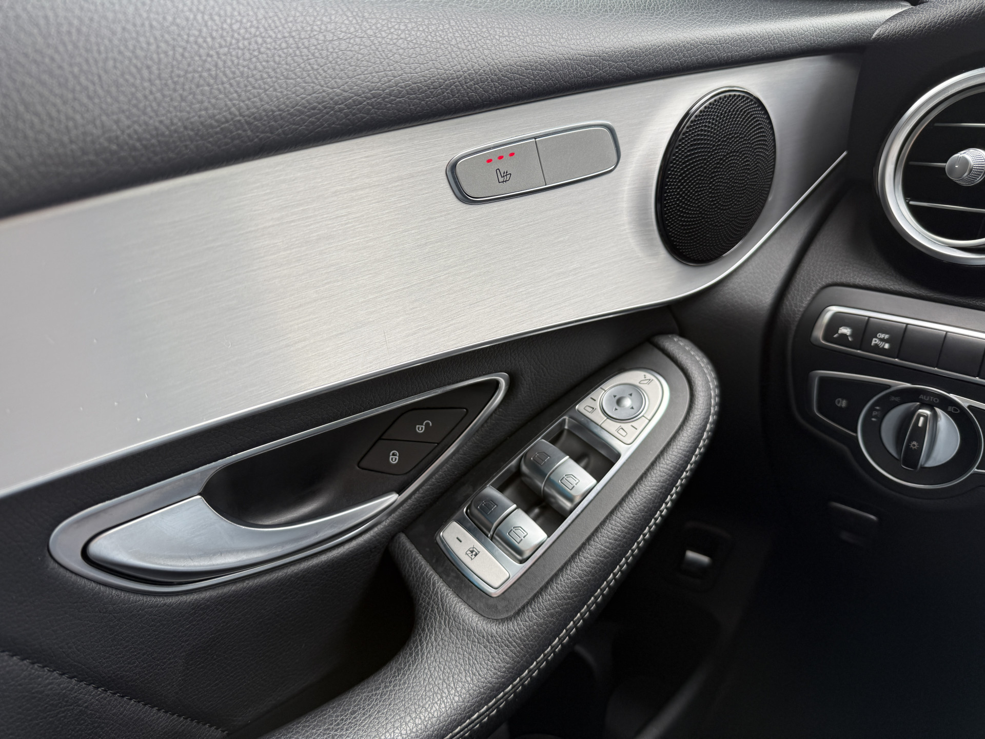 Mercedes-Benz GLC-klasse 250 4MATIC AMG Line Premium | Panoramadak | Stoelverwarming | Camera