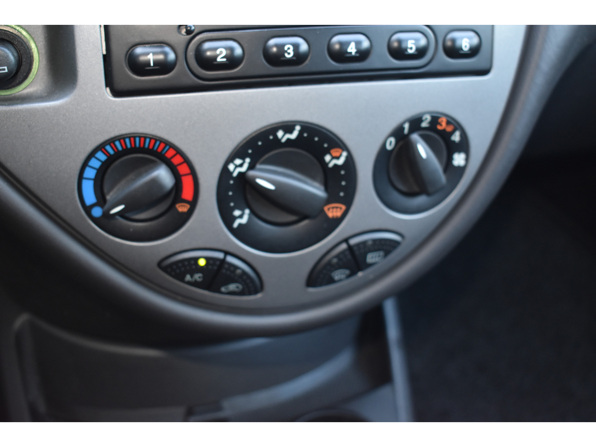Ford Focus 1.6-16V Trend Automaat storing Airco 5-deurs 1e eigenaar Pdc Trekhaak lees goed!!! HANDELSAUTO - automaat gaat in noodloop LEES GOED