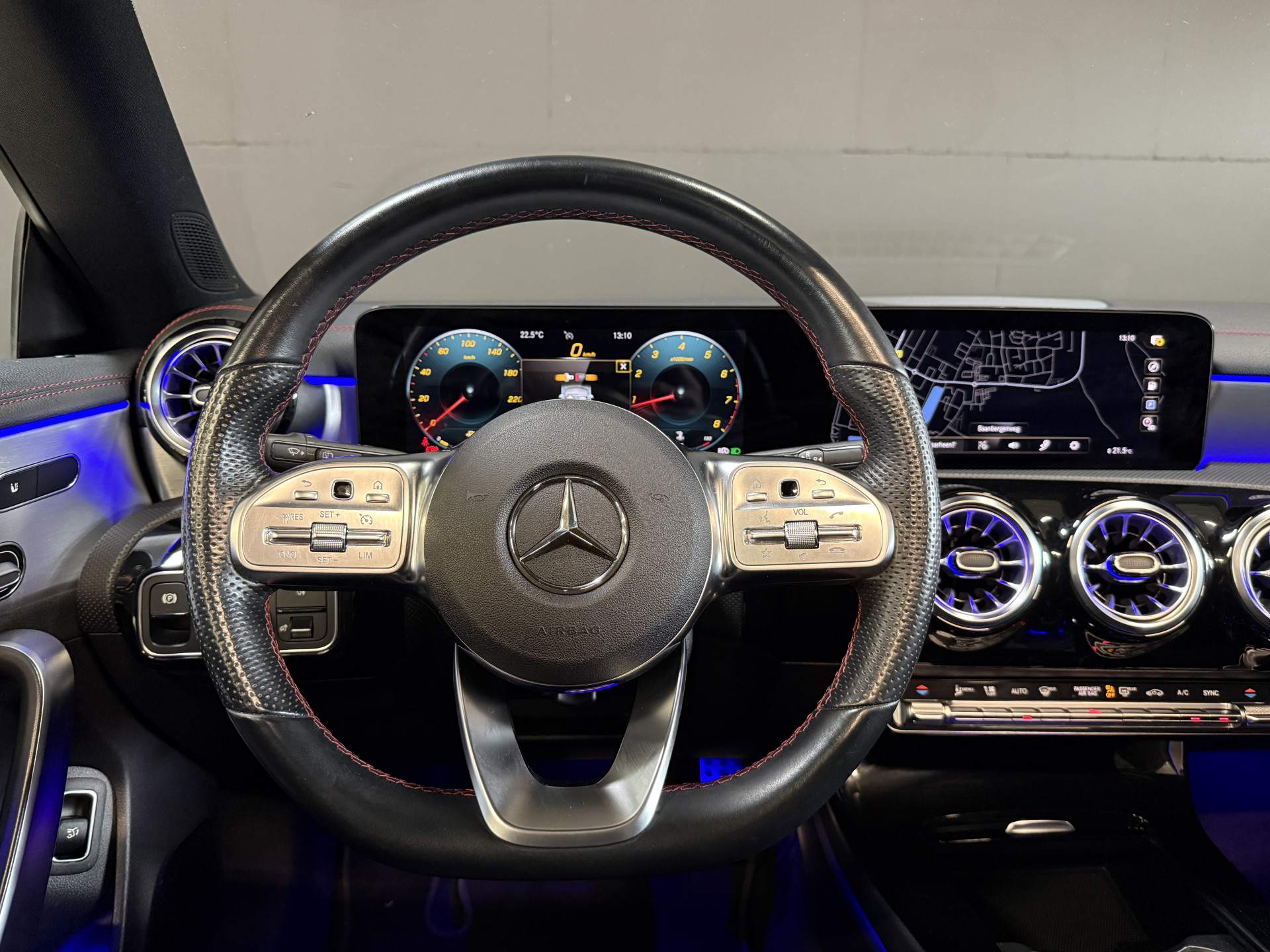 Mercedes-Benz CLA-klasse Shooting Brake 200 Business Solution AMG | Pano | Sfeerverl. | Burmester | Keyless