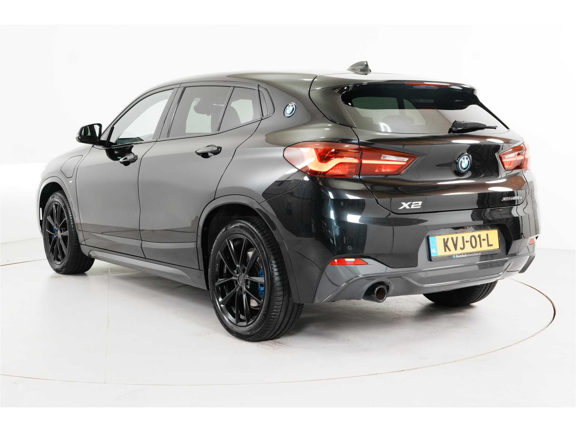 BMW X2 xDrive25e PHEV 220 pk | SOH 93% | M Sport | Pano | Leder | Head-up |
