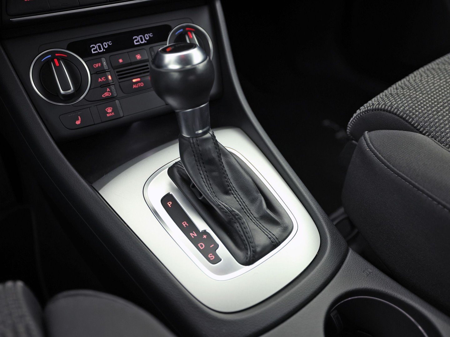 Audi Q3 1.4 TFSI Sport 150Pk Automaat (NAVIGATIE, CLIMATE, CAMERA, STOELVERWARMING, SPORTSTOELEN, XENON, DRIVE SELECT, CRUISE, NIEUWSTAAT)