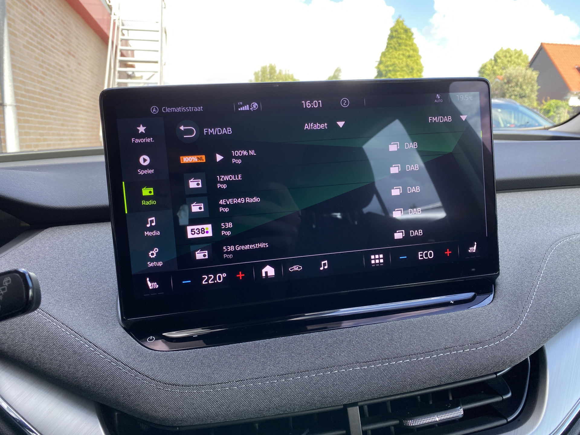 ŠKODA Enyaq iV 60 | 1e eigenaar | dealer onderhouden | navigatie | camera | sfeerverlichting | apple carplay | SOH 92%
