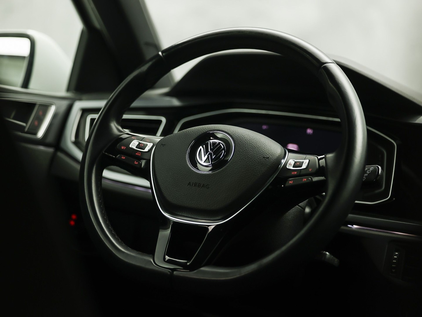 Volkswagen Polo 1.0 TSI R-Line Sport Automaat (VIRTUAL COCKPIT, ZWART HEMEL, GROOT NAVI, CLIMATE, LEDER, SPORTSTOELEN, GETINT GLAS, LM VELGEN, ADAPTIVE CRUISE, NIEUWSTAAT)
