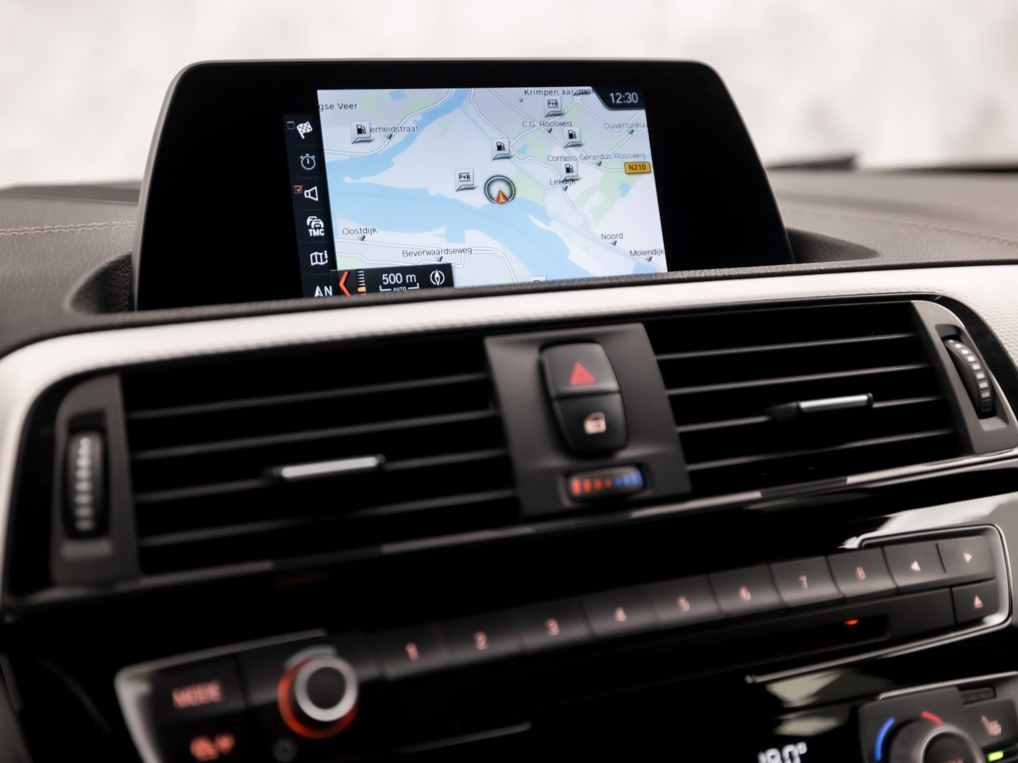 BMW M140i M Sport High Executive 340Pk Automaat (6 CILINDER, M PAKKET, HARMAN/KARDON, ALCANTARA, CAMERA, SPORTSTOELEN, M SPORTREMMEN, NAVIGATIE, STOELVERWARMING, GETINT GLAS, NIEUWSTAAT)