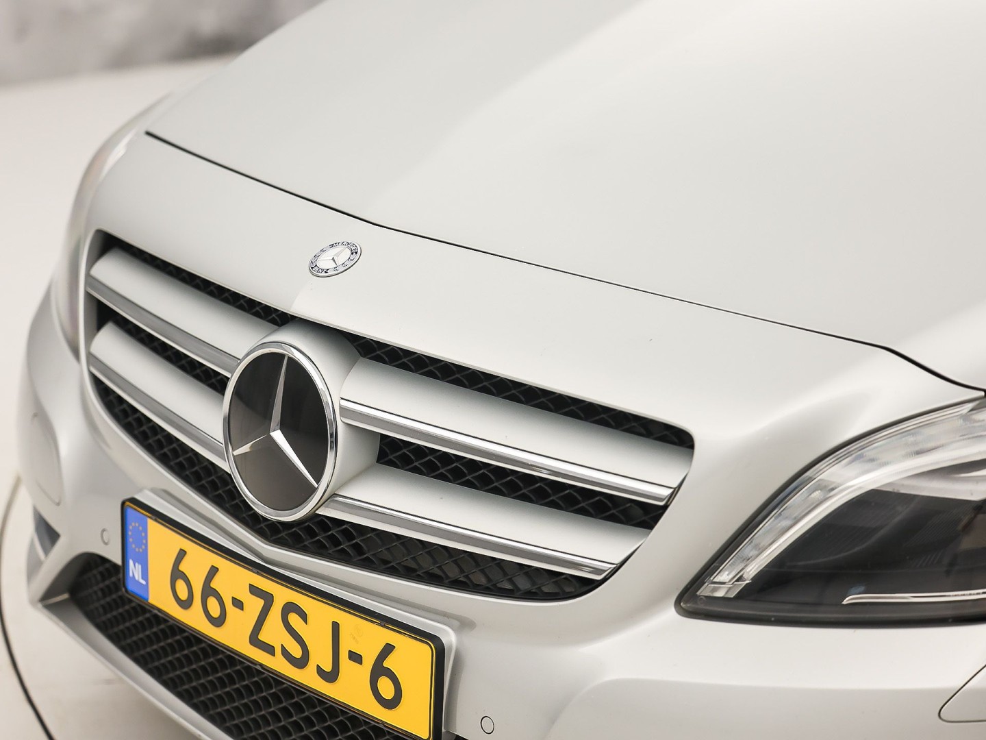 Mercedes-Benz B-Klasse 180 Sport Automaat (PANORAMADAK, GROOT NAVI, CLIMATE, SPORTSTOELEN, LEDER, XENON, CRUISE, NIEUWE APK, NIEUWSTAAT)