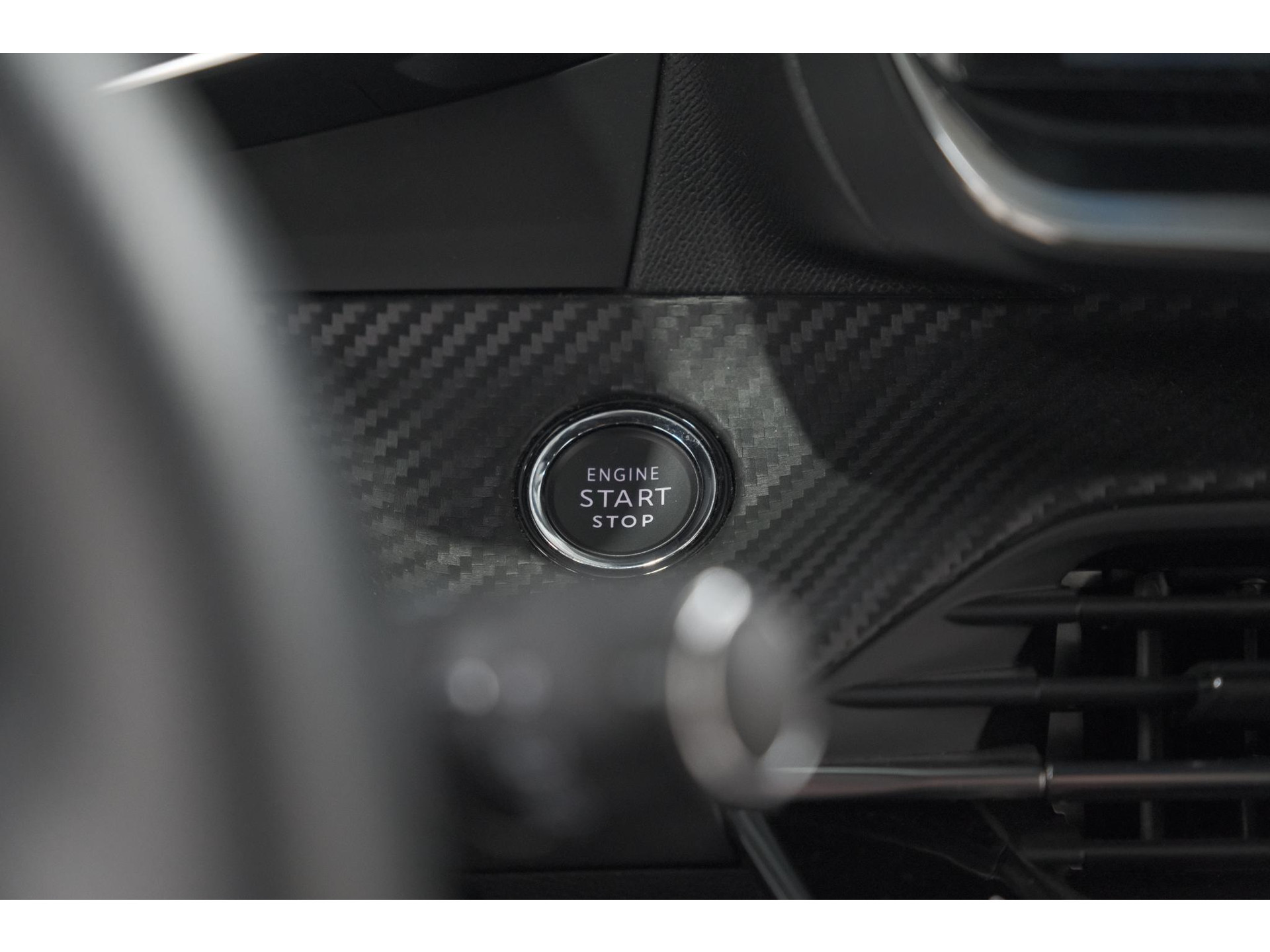 Peugeot 2008 PureTech 130 EAT8 GT | Camera | Dodehoekdetectie | Apple Carplay | Pack Winter