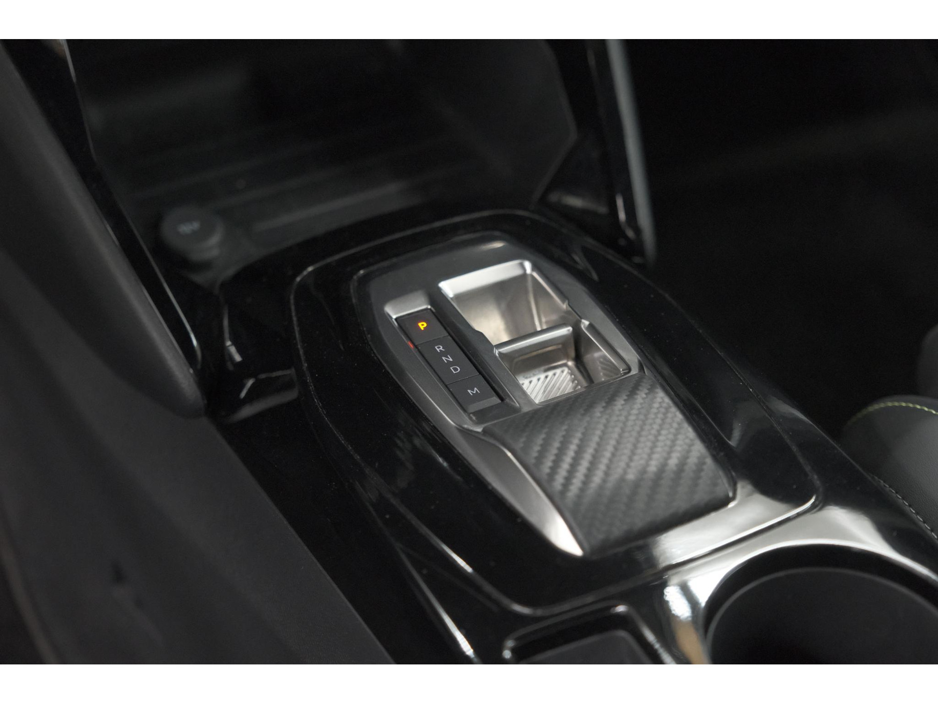 Peugeot 208 1.2 Hybrid 145 e-DCS6 GT | Alcantara Pakket | Camera | Apple Carplay | Stoelverwarming