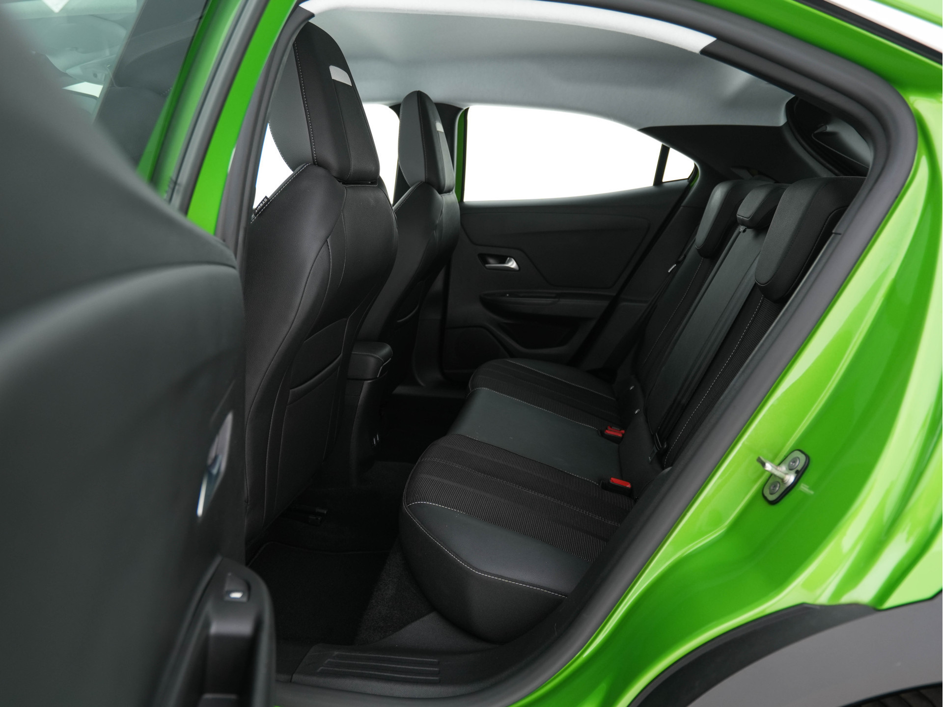 Opel Mokka-e Elegance 50-kWh 11kw Blue Ultimate [ 3-Fase ] {SOH-91%} (INCL-BTW) *FULL-LED | MICROFIBRE | HEATED-SEATS | DAB+ | KEYLESS | DIGI-COCKPIT | CARPLAY | AMBIENT-LIGHT | CAMERA | LANE-ASSIST | SPORT-SEATS | 17"ALU*