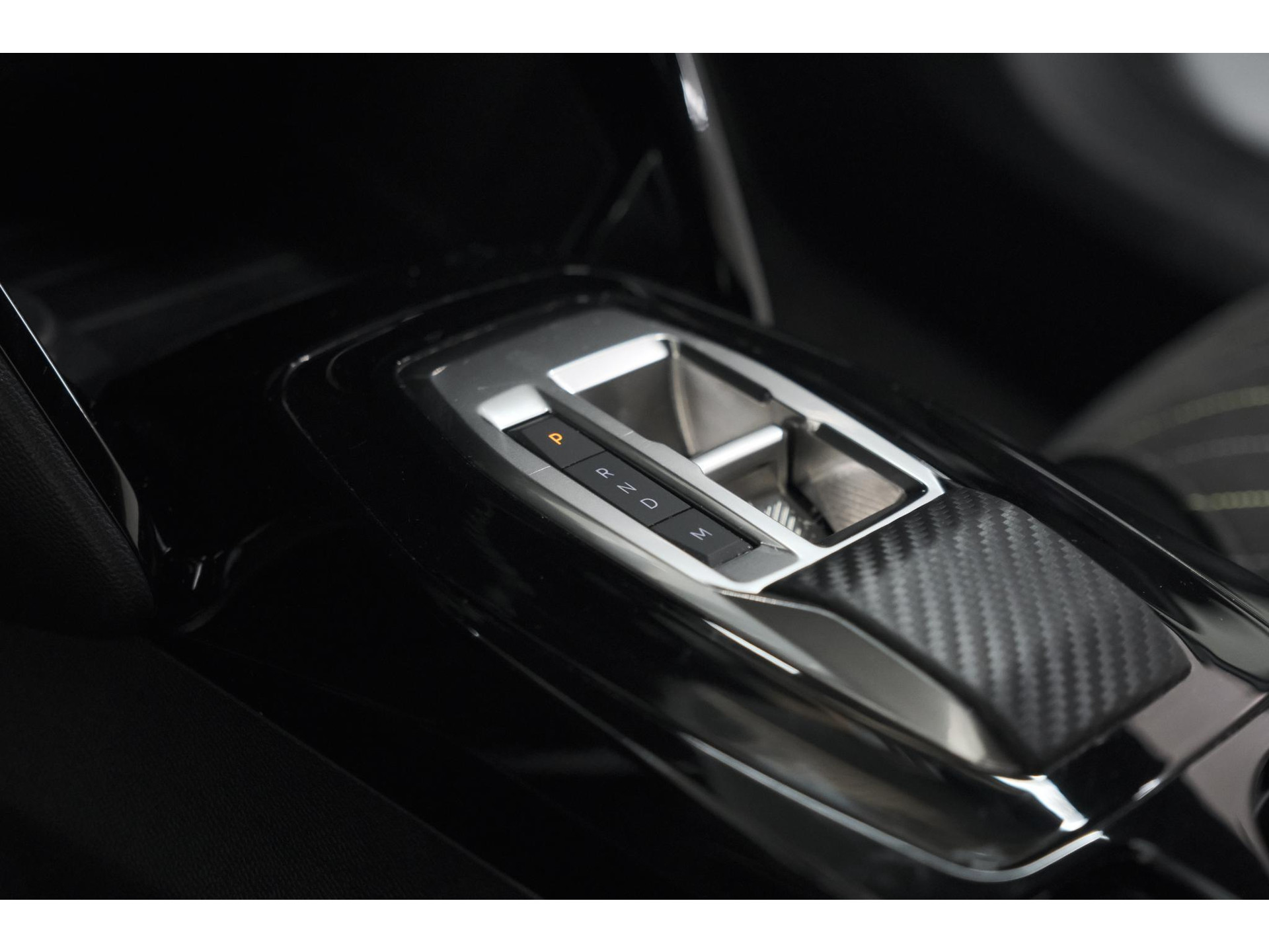 Peugeot 2008 PureTech 130 EAT8 GT | 360 Camera | Stoelmassage | Adaptieve Cruise Control | Dodehoekdetectie
