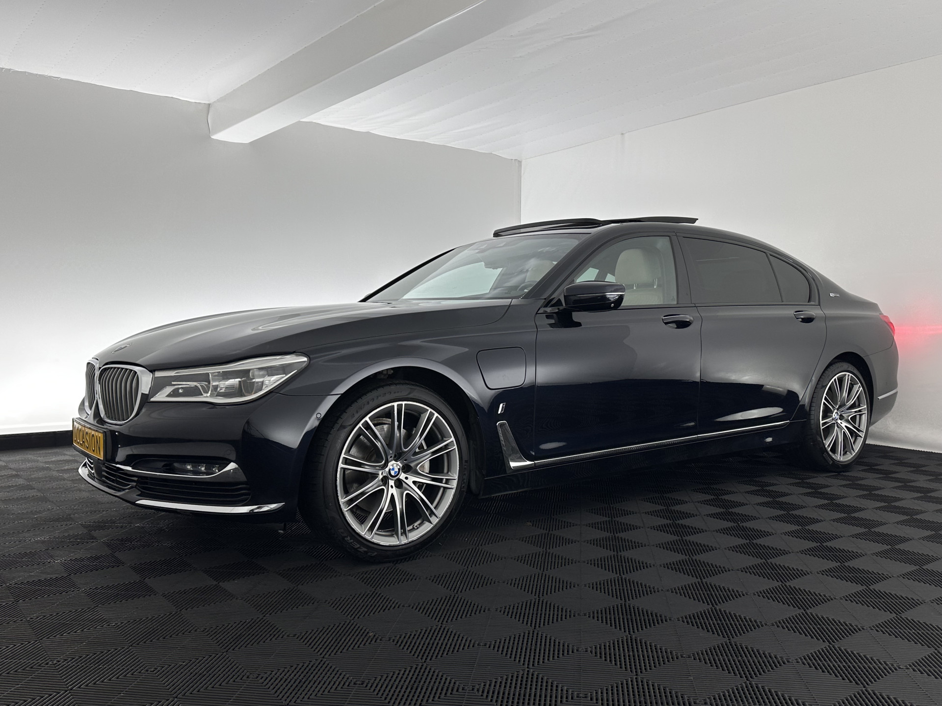 BMW 7-serie 740Le xDrive iPerformance High Executive (Plug-In) Aut. *PANO | LEATHER | MASSAGE | HARMAN/KARDON | MEMORY-PACK | BLIS | TOPVIEW |  HEAD-UP | ADAPTIVE-CRUISE | FULL-LED | ENTERTAINMENT | DAB+ | ..