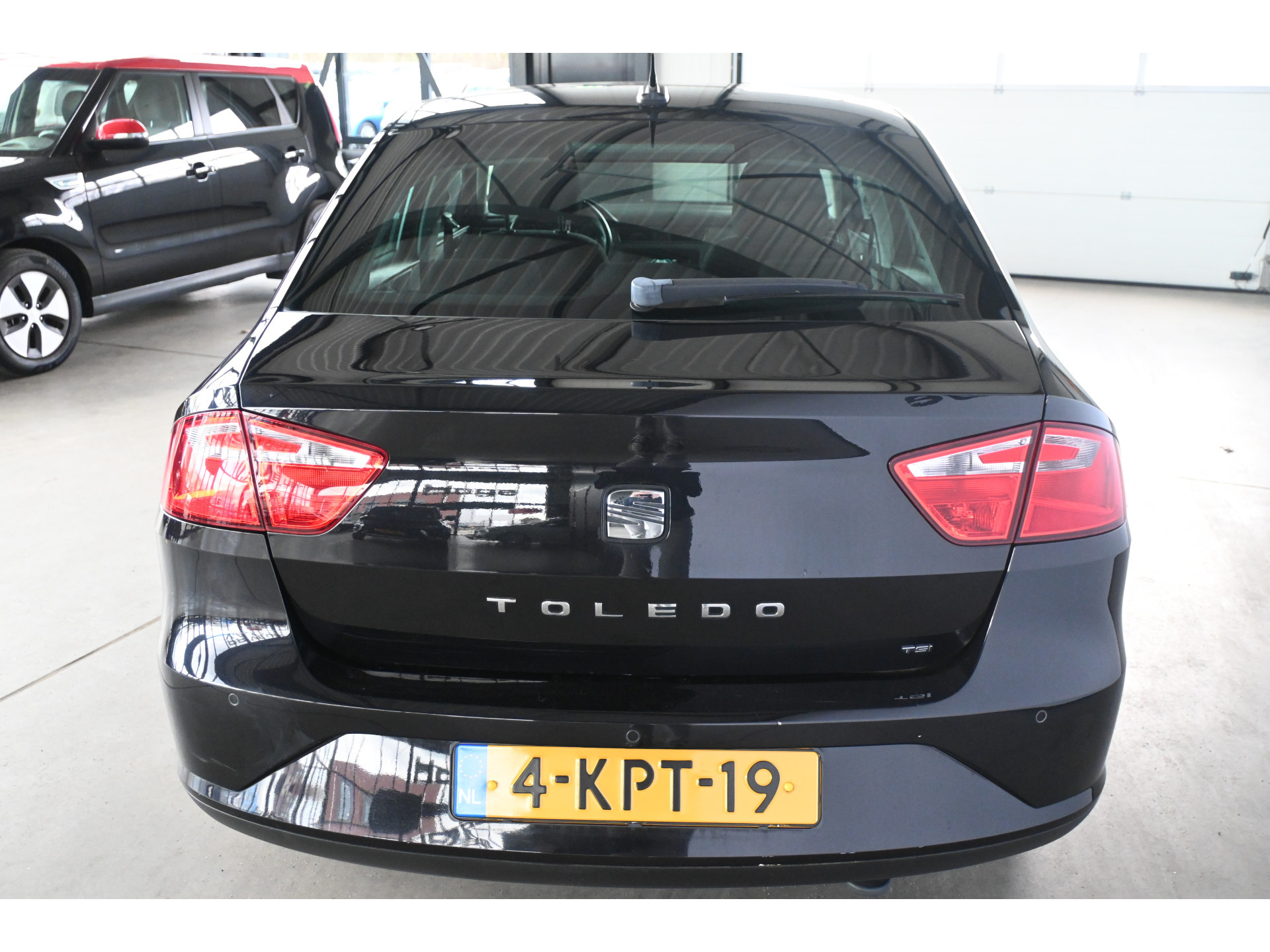 SEAT Toledo 1.2 TSI Businessline High Clima Navigatie Cruise Control Goed Onderhouden! Inruil Mogelijk!