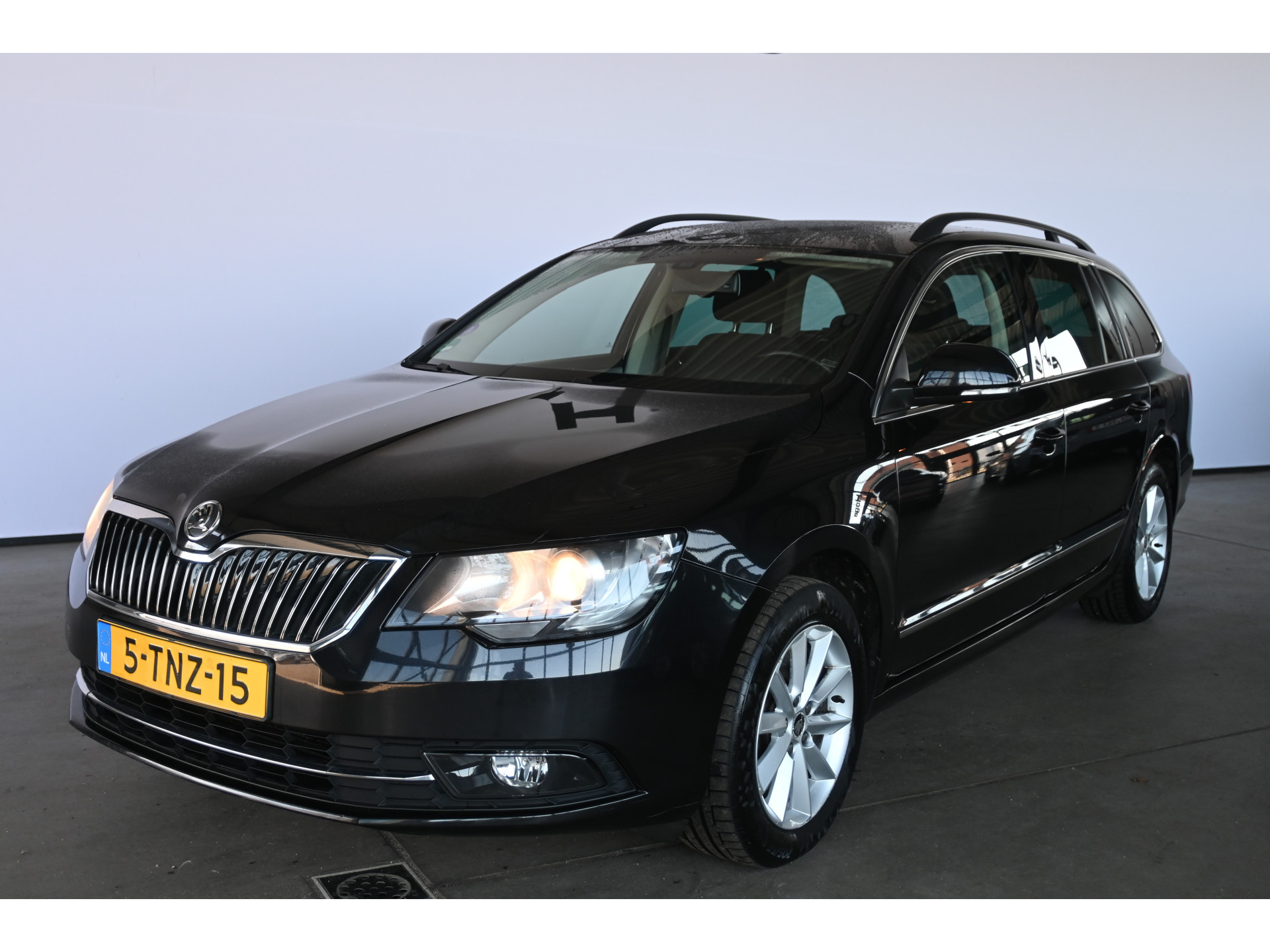ŠKODA Superb Combi 1.8 TSI Ambition Automaat Clima Navigatie Cruise Control Trekhaak Inruil Mogelijk!