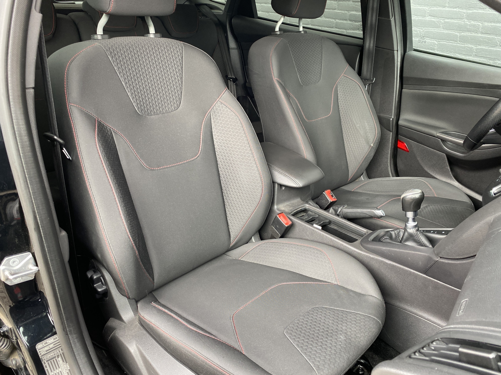 Ford Focus 1.5 ST-Line 150 pk | navigatie | cruise control | trekhaak | all season banden | carplay | parkeersensoren