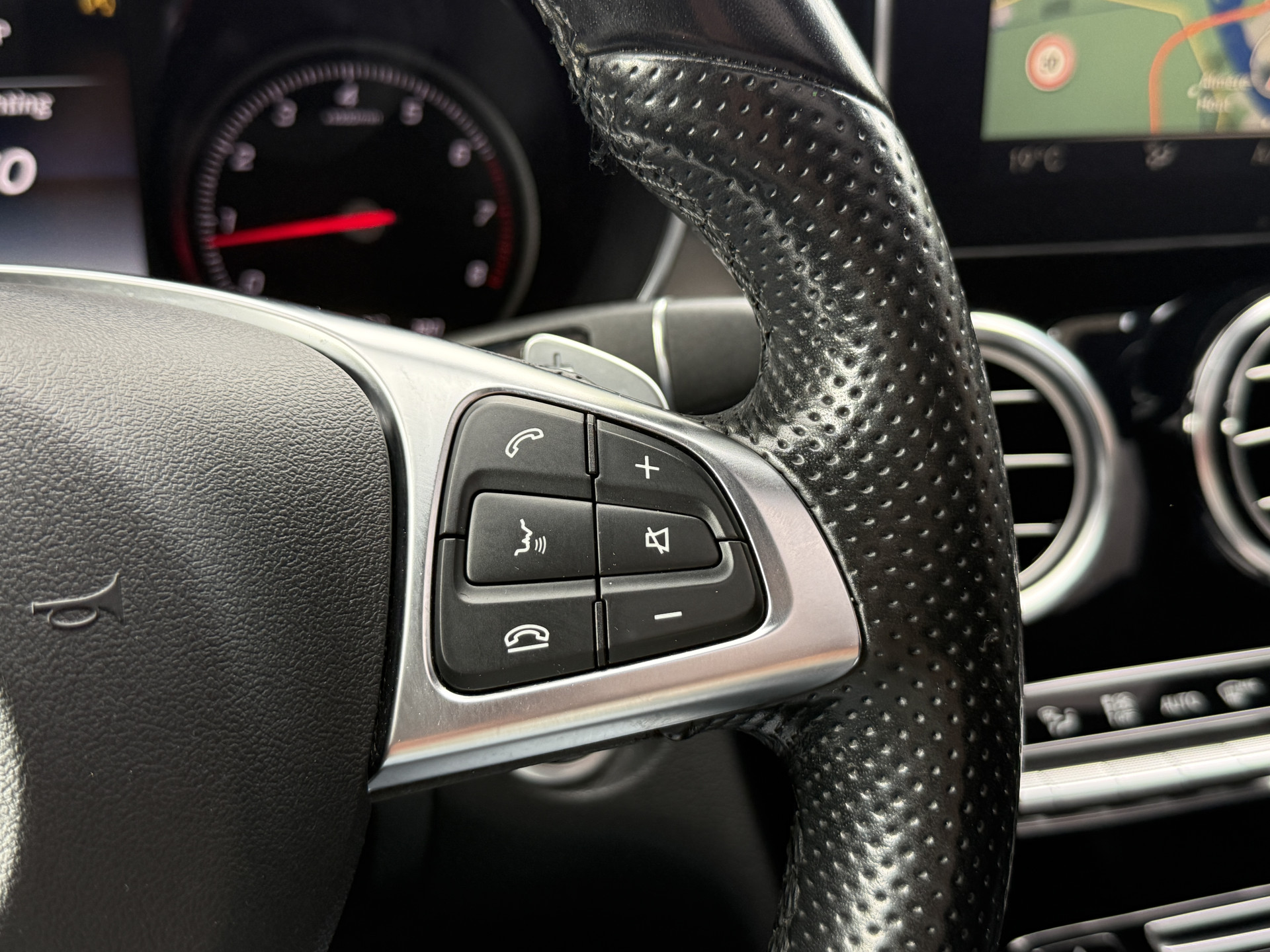Mercedes-Benz GLC-klasse 250 4MATIC AMG Line Premium | Panoramadak | Stoelverwarming | Camera