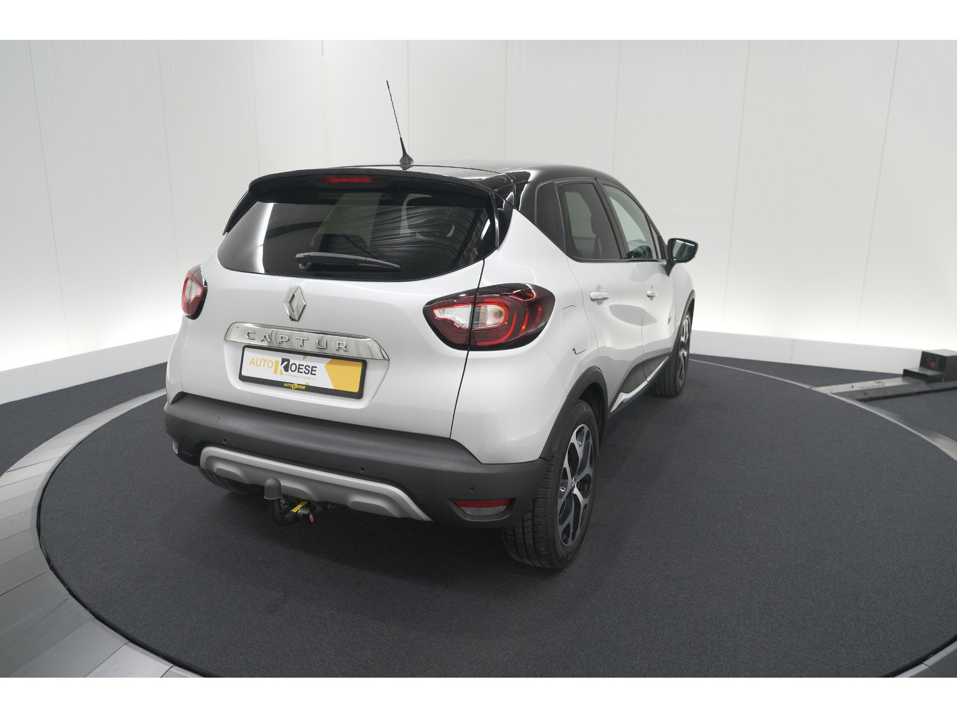 Renault Captur TCe 150 EDC Intens | Trekhaak | Navigatie | Parkeersensoren