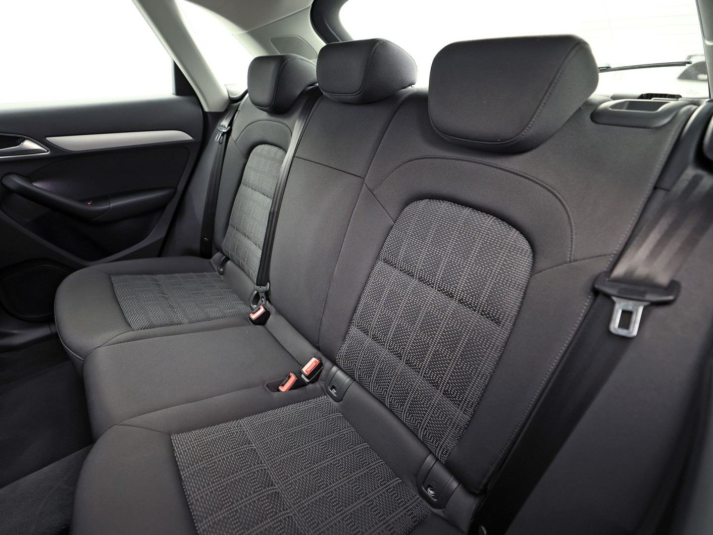 Audi Q3 1.4 TFSI Sport 150Pk Automaat (NAVIGATIE, CLIMATE, CAMERA, STOELVERWARMING, SPORTSTOELEN, XENON, DRIVE SELECT, CRUISE, NIEUWSTAAT)