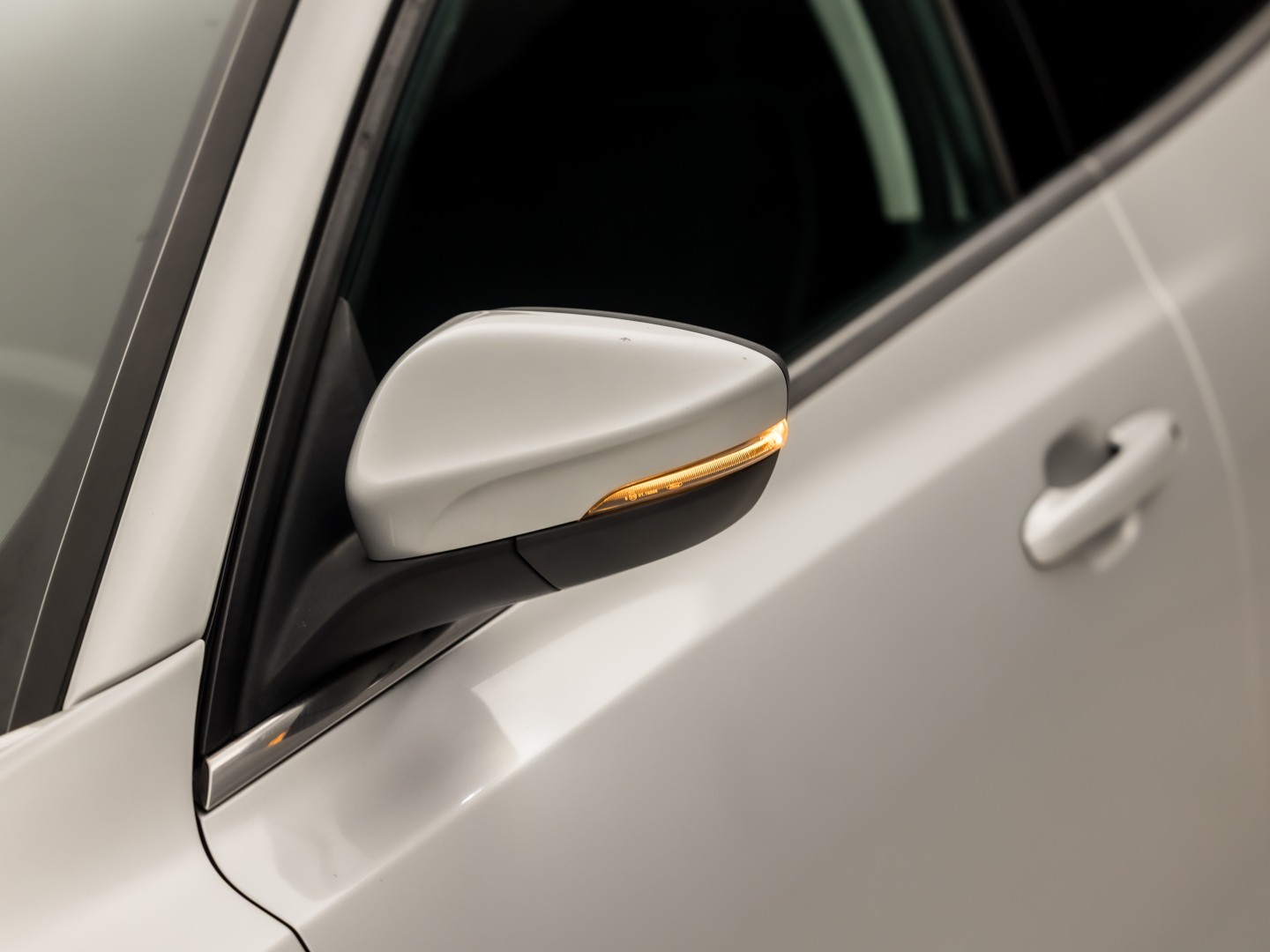 Ford Focus Wagon 1.0 EcoBoost Titanium Sport (APPLE CARPLAY, GROOT NAVI, STUUR/STOELVERWARMING, KEYLESS, SPORTSTOELEN, GETINT GLAS, LM VELGEN, CRUISE, NIEUWSTAAT)