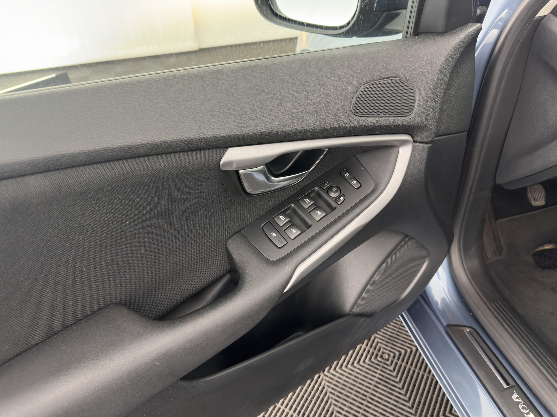 Volvo V40 1.6 D2 Kinetic *NAVI-FULLMAP | COMFORT-SEATS | ECC | PDC | SIPS | CRUISE | 16''ALU*