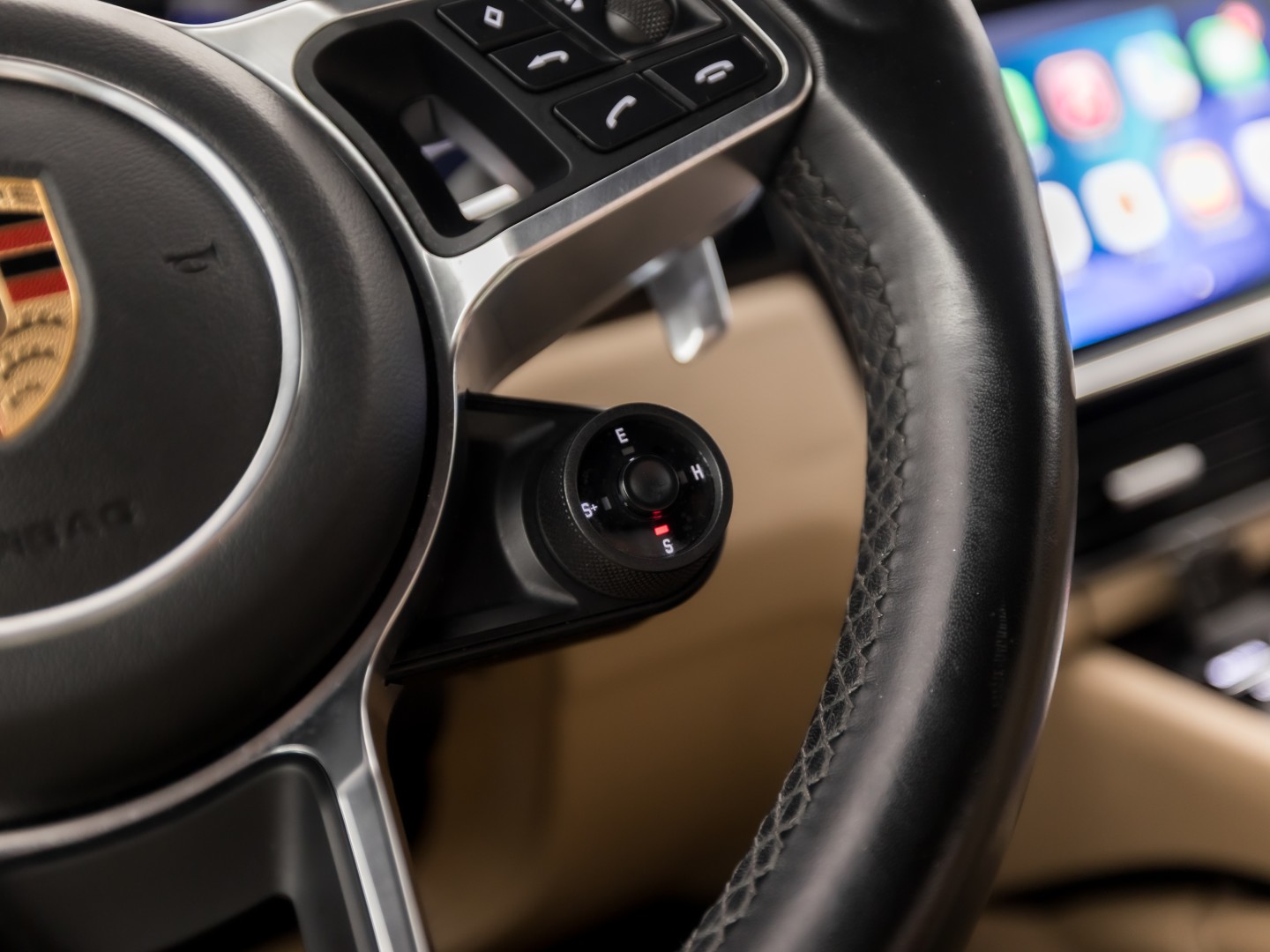 Porsche Cayenne 3.0 E-Hybrid Sport 463Pk (SPORTCHRONO PAKKET, LUCHTVERING, SOH 95%, BLACK PACK, APPLE CARPLAY, MEMORY SEATS, STOELVERWARMING, GETINT GLAS, CAMERA, NIEUWSTAAT)