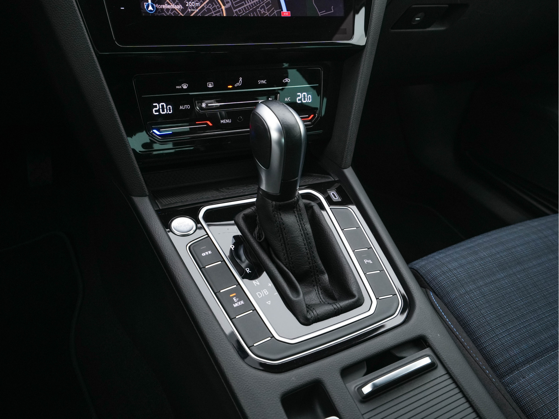 Volkswagen Passat 1.4 TSI GTE Business (Plug-In) (INCL-BTW) Aut. *FULL-LED | DIGI-COCKPIT | ADAPTIVE-CRUISE | NAVI-FULLMAP | KEYLESS | DAB+ | COMFORT-SEATS | SHIFTPADDLES | PRIVACY-GLASS | PDC | CAMERA | CARPLAY | 17''ALU*