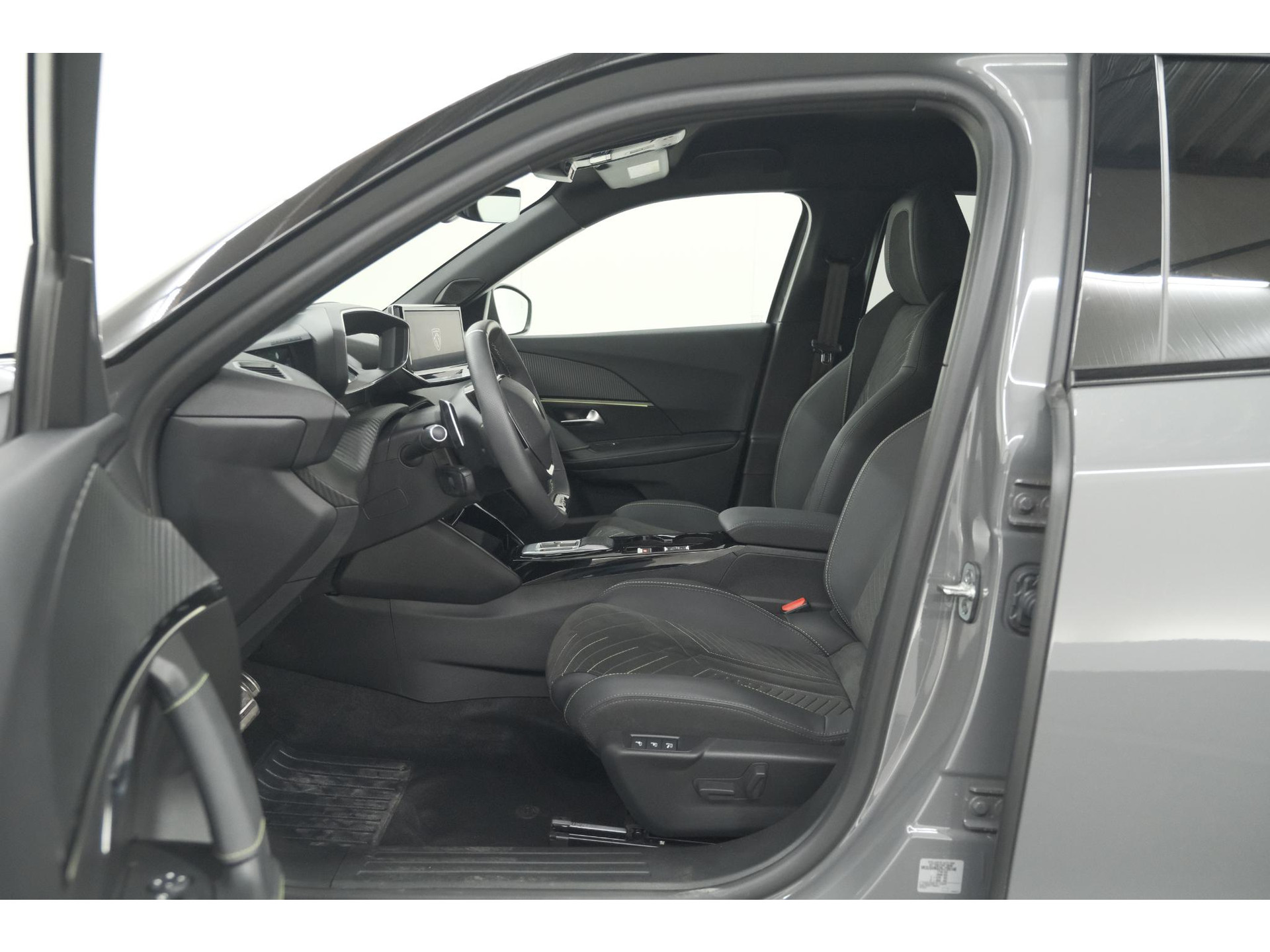 Peugeot 2008 PureTech 130 EAT8 GT | 360 Camera | Adaptieve Cruise Control | Stoelmaasage | Apple Carplay