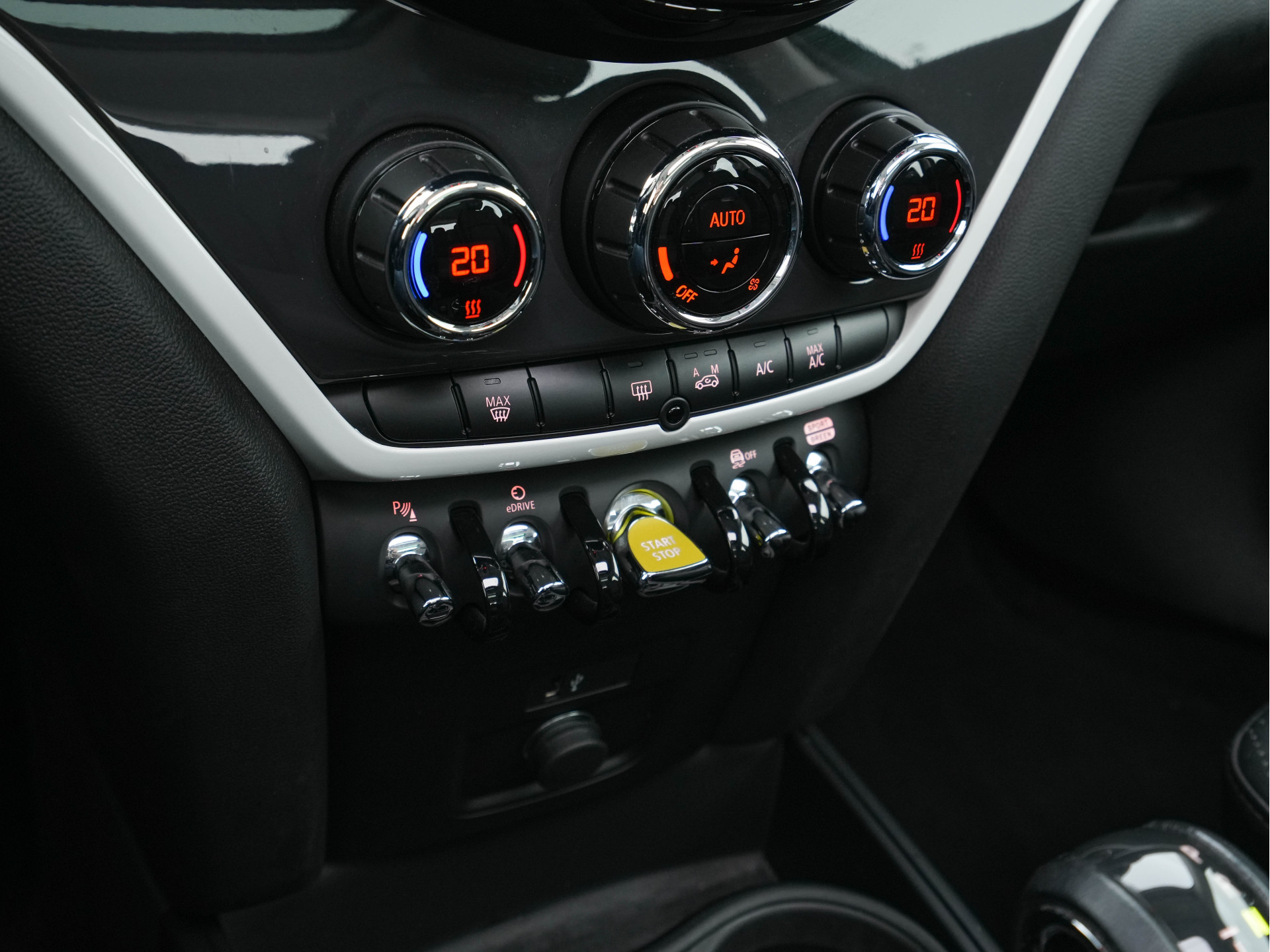 MINI Mini Countryman 2.0 Cooper S E ALL4 Plug-In (INCL-BTW) Aut. *PANO | LEATHER-ALCANTARA |  HARMAN/KARDON-AUDIO | ADAPTIVE-CRUISE | FULL-LED | KEYLESS | NAVI-FULLMAP | CAMERA | ECC | PDC | SPORTSEATS | 18"ALU*