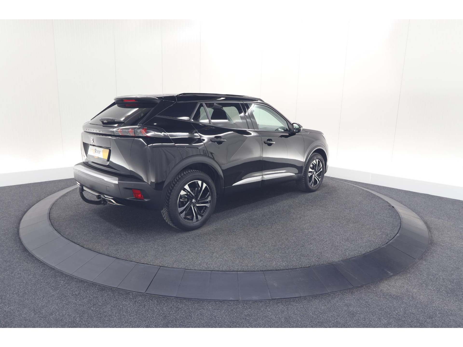 Peugeot 2008 PureTech 130 EAT8 Allure | Trekhaak | Camera | Navigatie | Apple Carplay